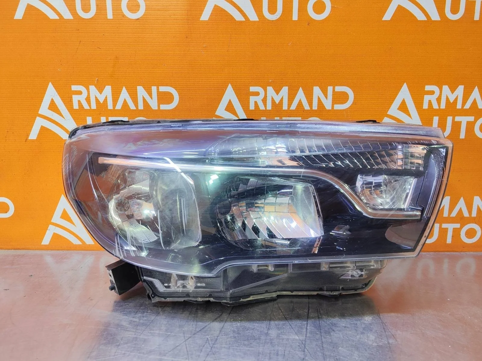Фара Lada Vesta 2015-2022