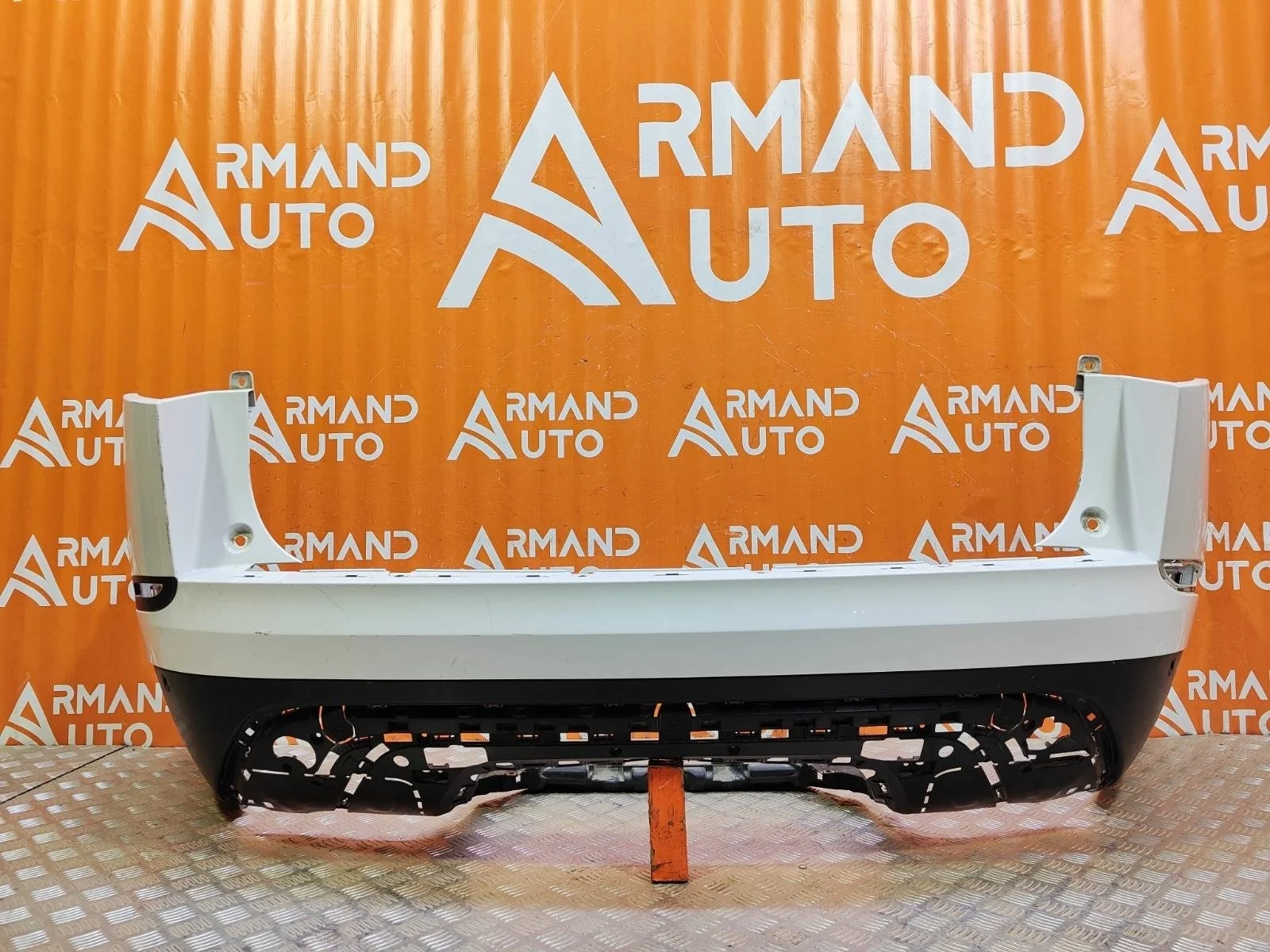 Бампер Land Rover Range Velar 2017-нв L560