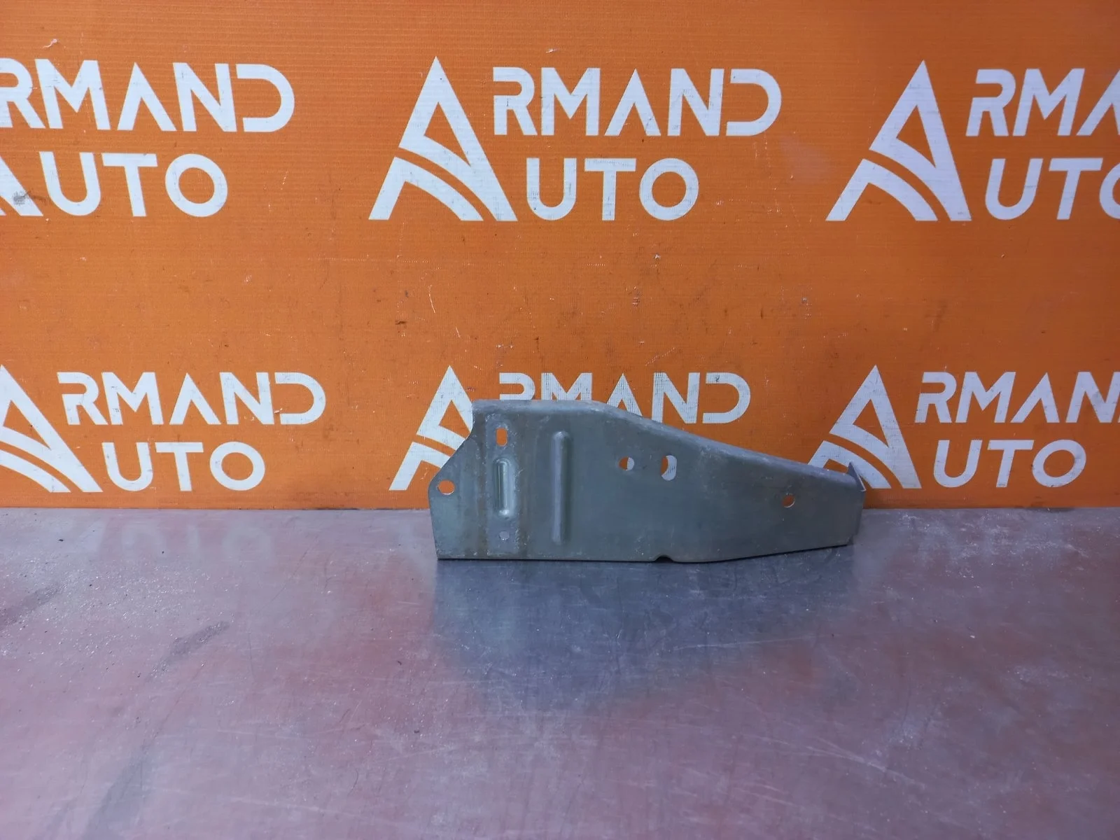 Кронштейн усилителя бампера верхний Mitsubishi Outlander 2012-нв 3