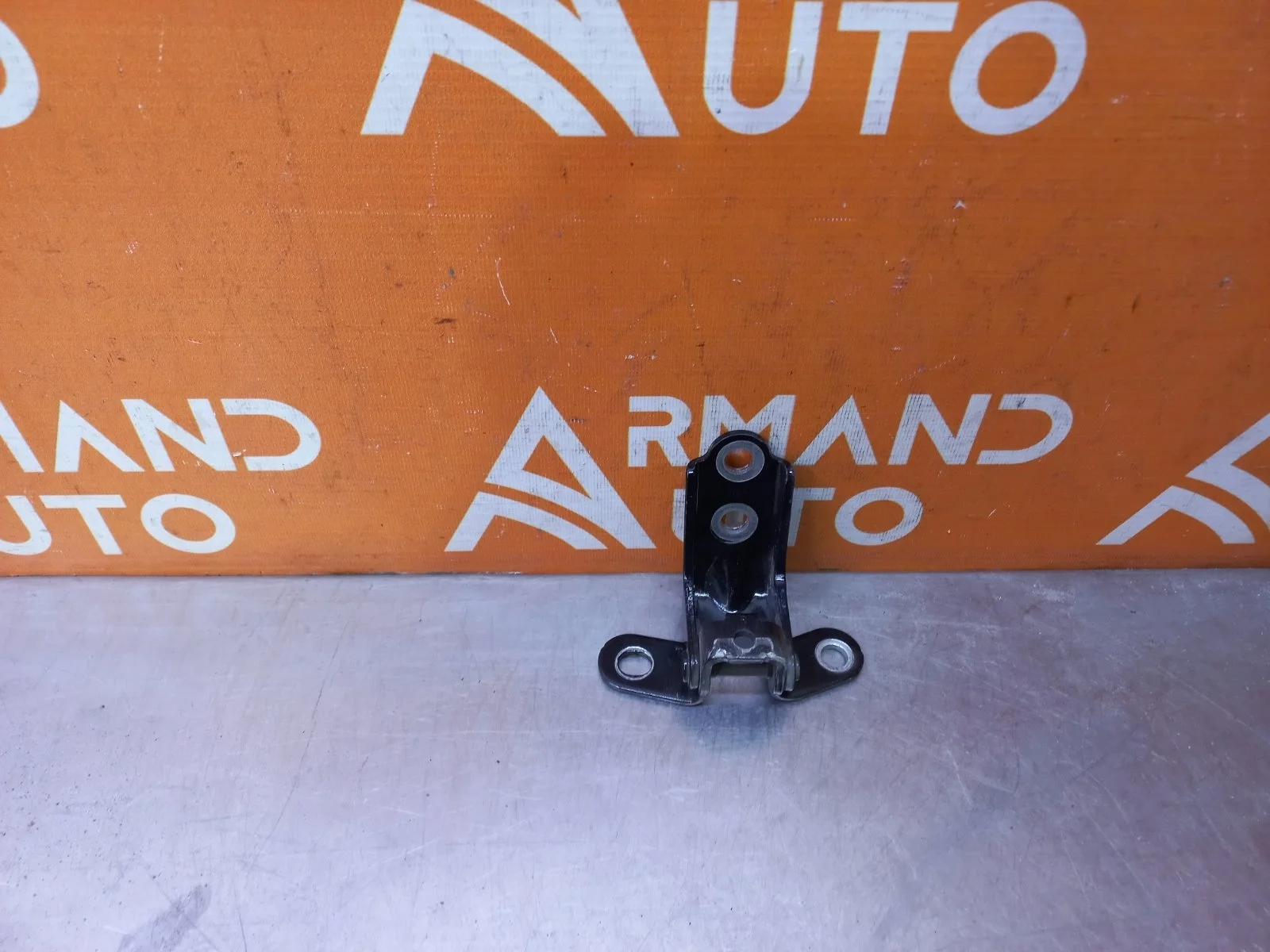 Петля двери нижняя Kia Rio 2017-нв 4 FB