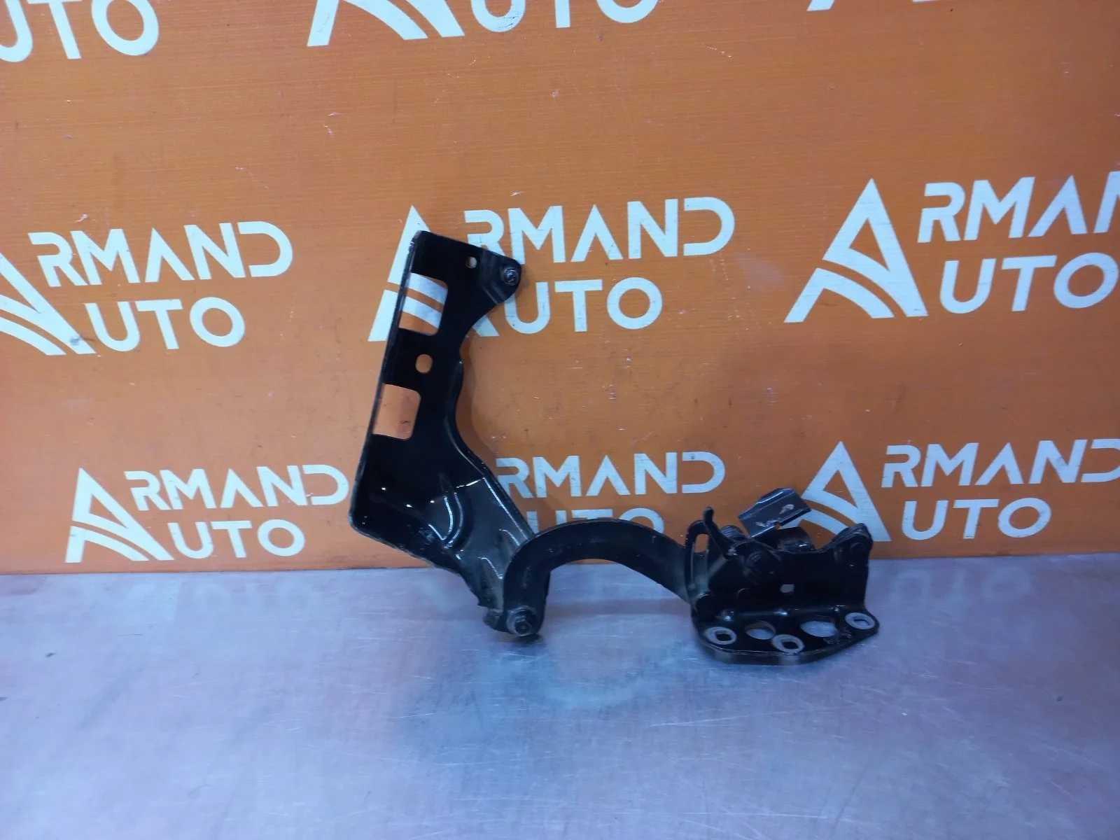 Петля капота Mercedes -Class 2016-нв W213, S213, C238