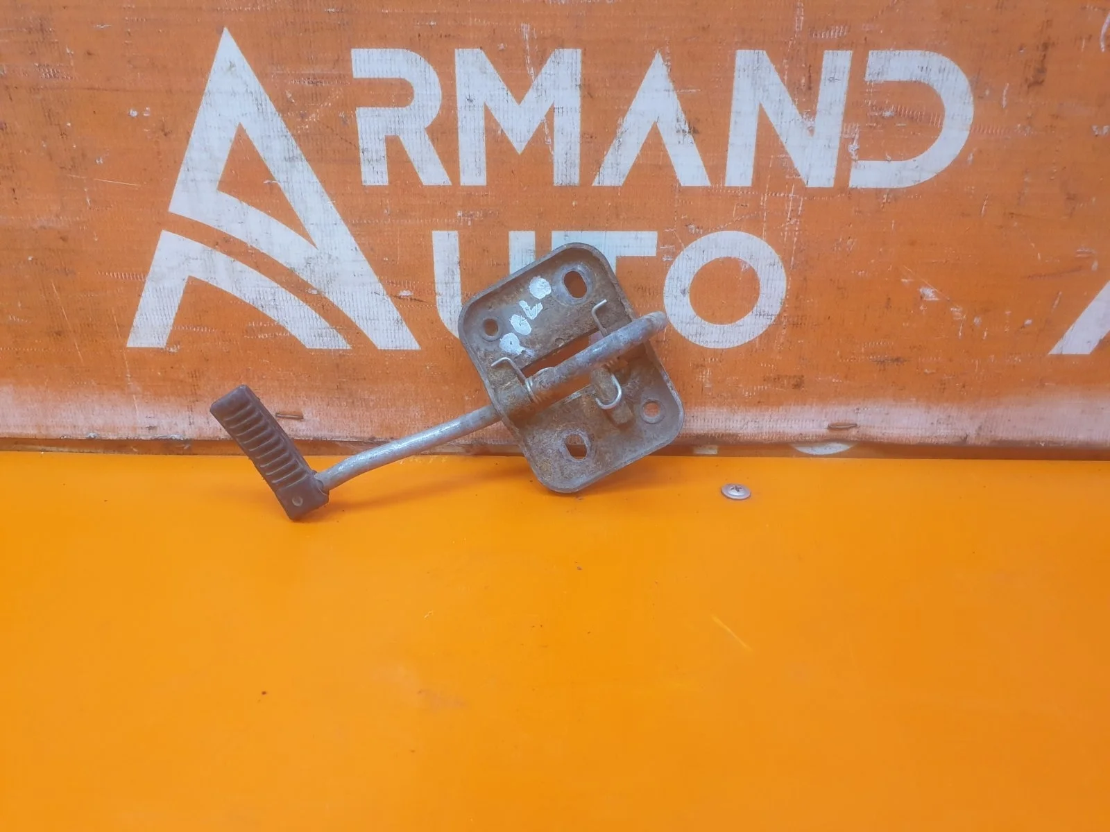 Петля замка капота Volkswagen Polo 2014-2020 5