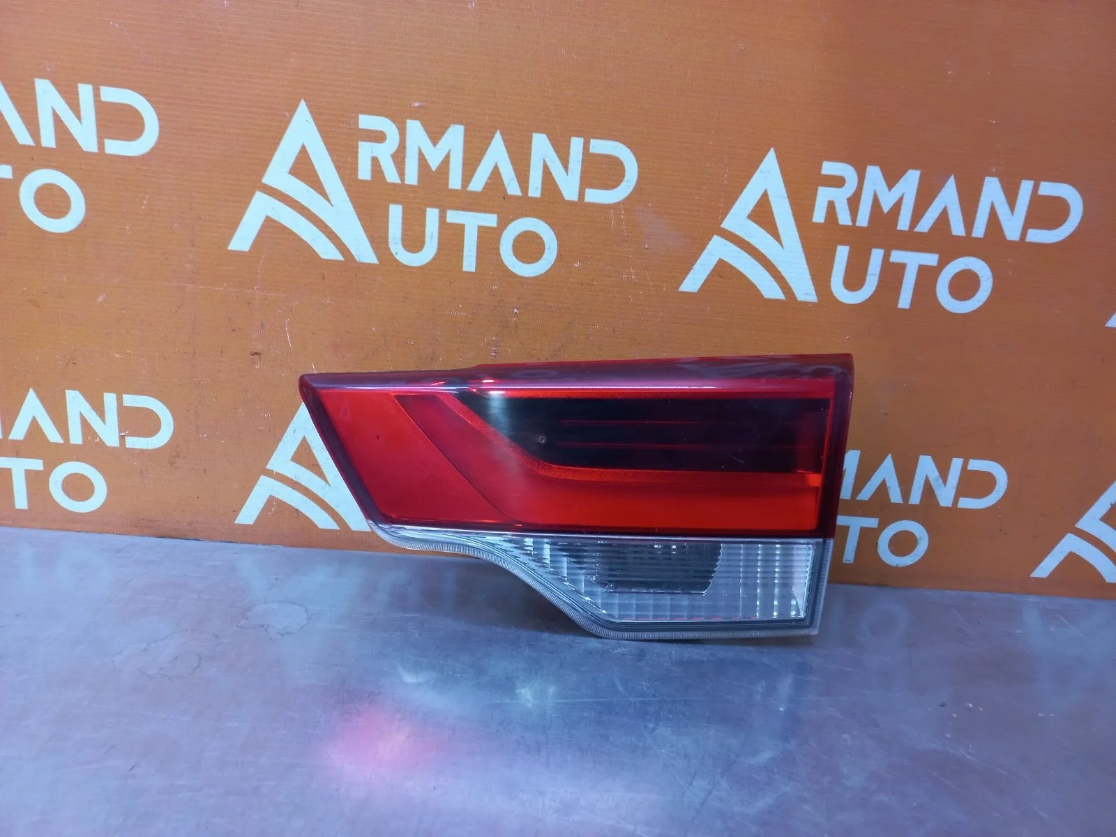 Фонарь внутренний Toyota Highlander 2016-2019 3 U50