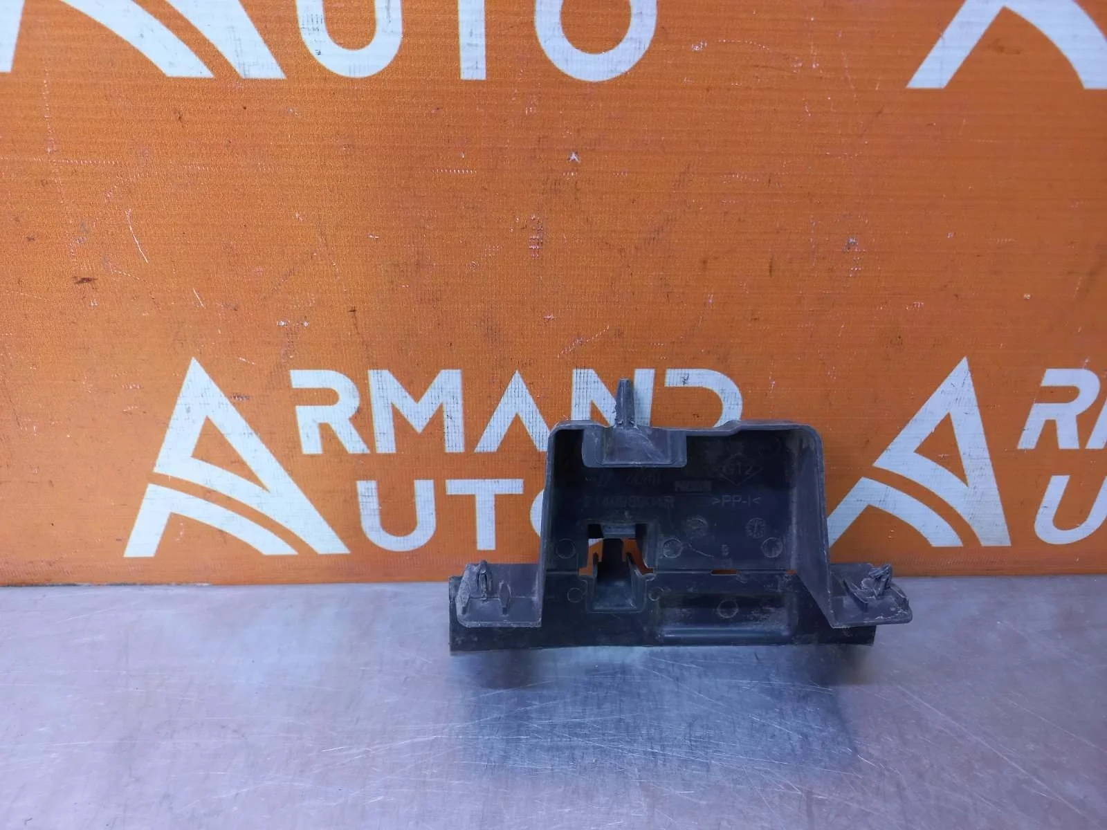 Кронштейн радиатора Renault Kaptur 2016-нв