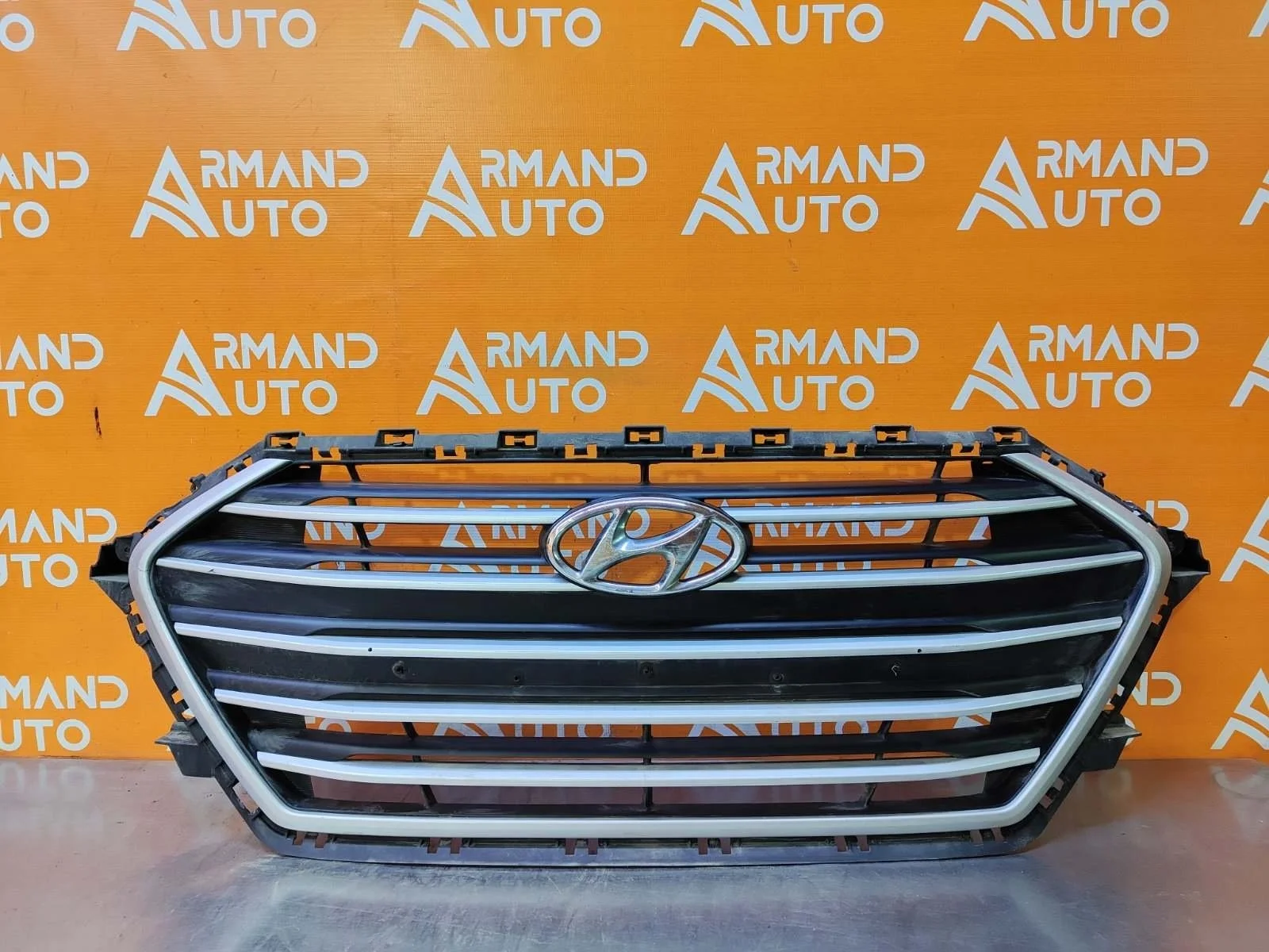 Решетка радиатора Hyundai Elantra 2015-2019 6 AD