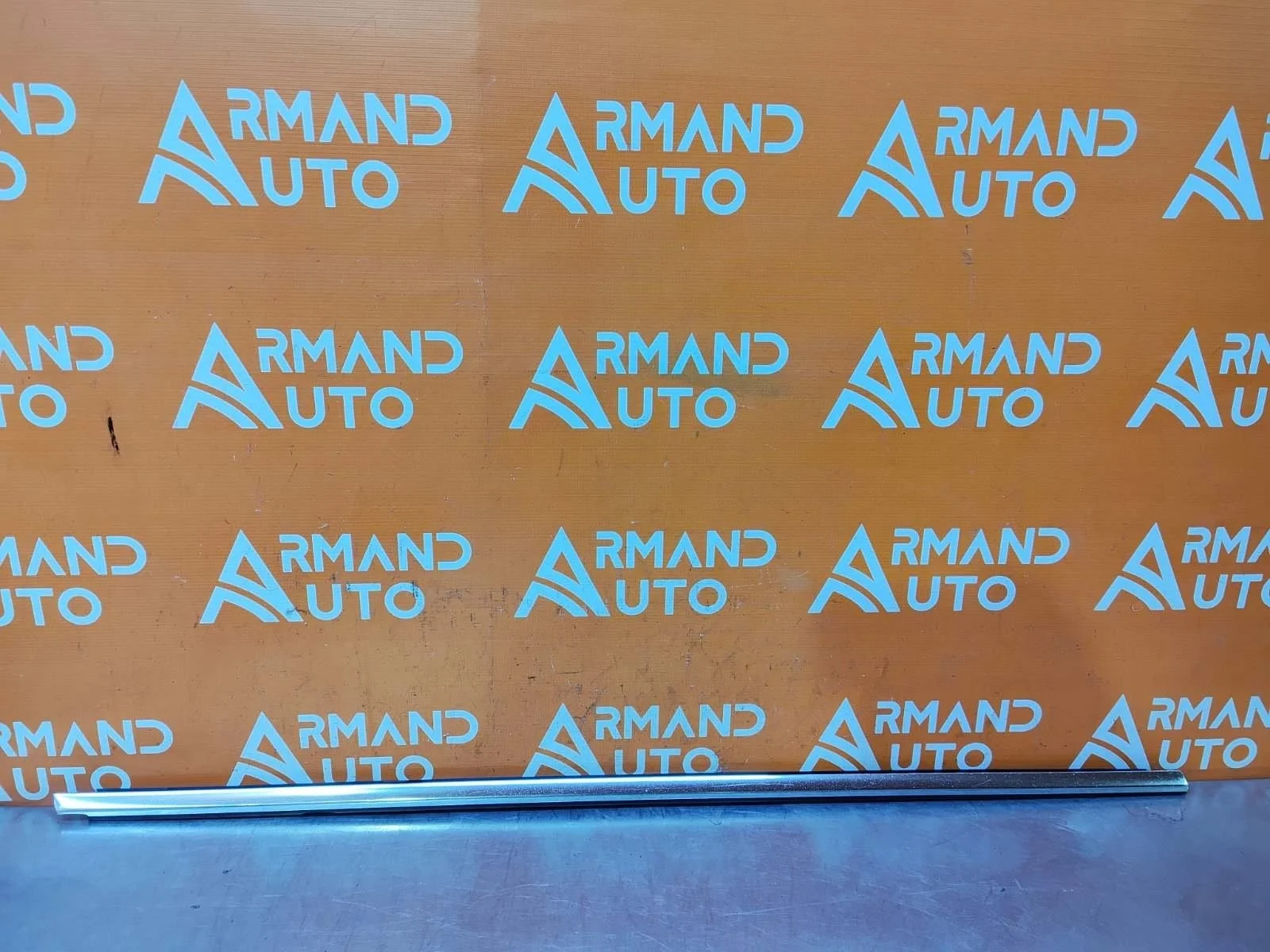 Молдинг стекла двери Volkswagen Touareg 2010-2018