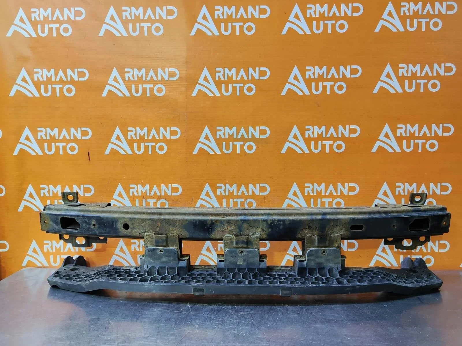 Усилитель бампера Kia Sorento 2009-2012 XM