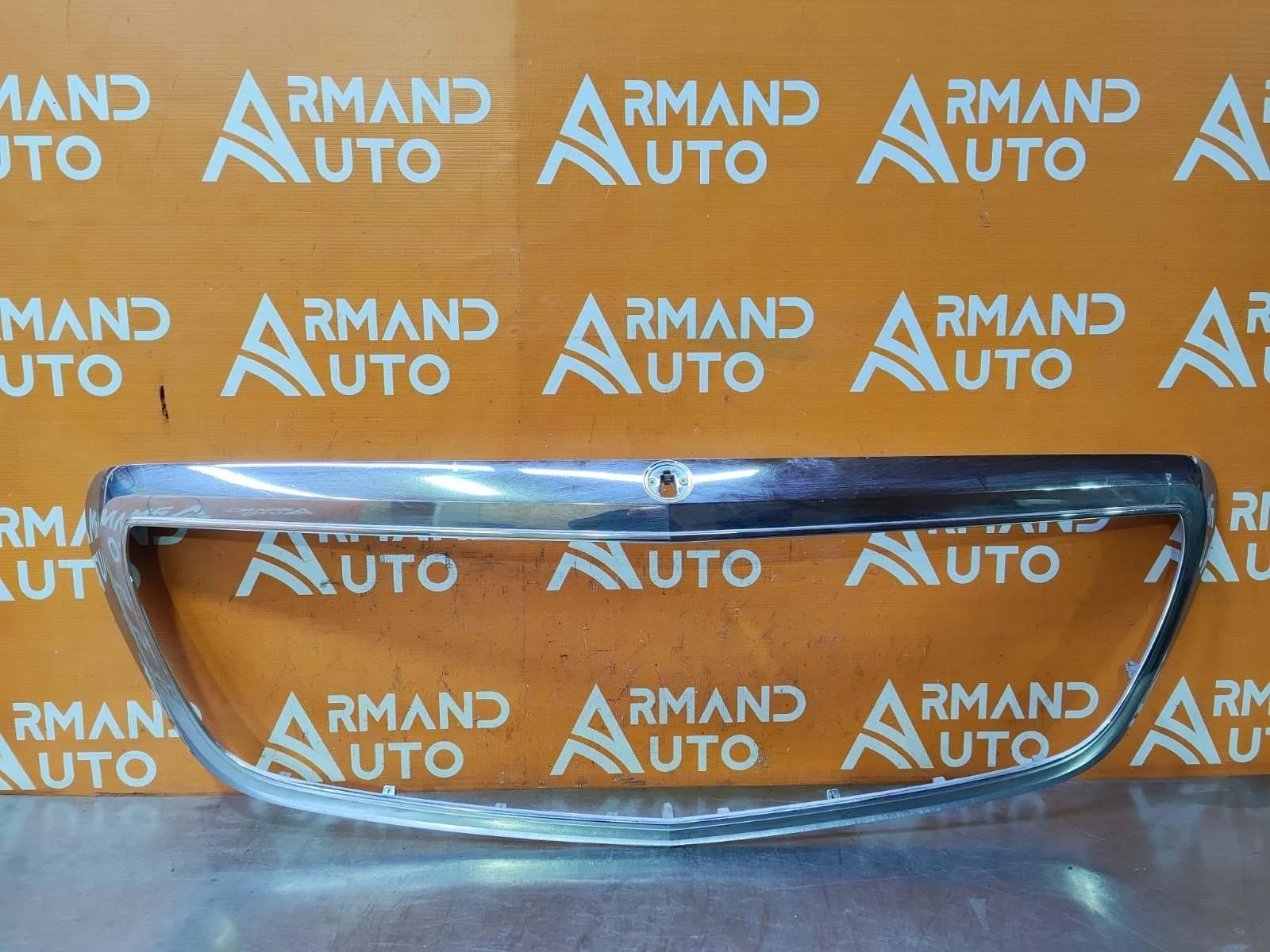 Окантовка решетки радиатора Mercedes -Class 2013-2020 W222