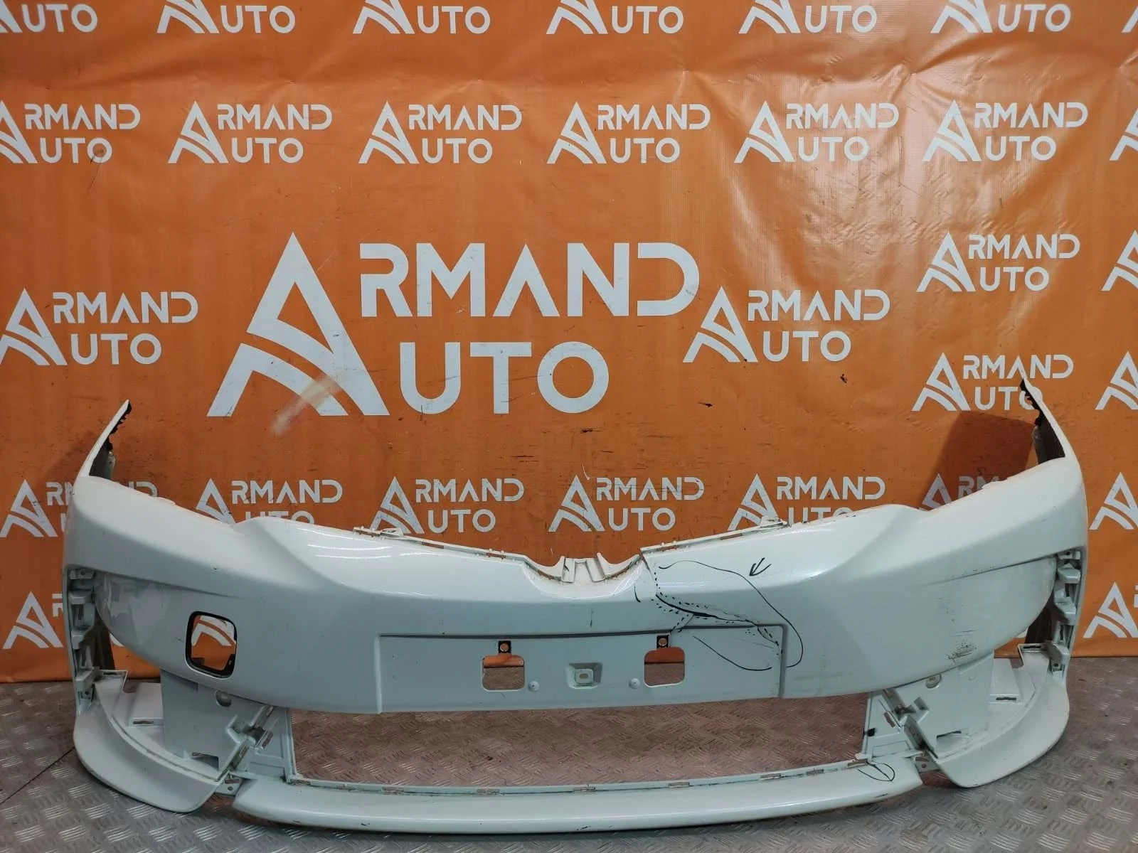 Бампер Toyota Corolla 2015-2019 11 E160 E170 E180