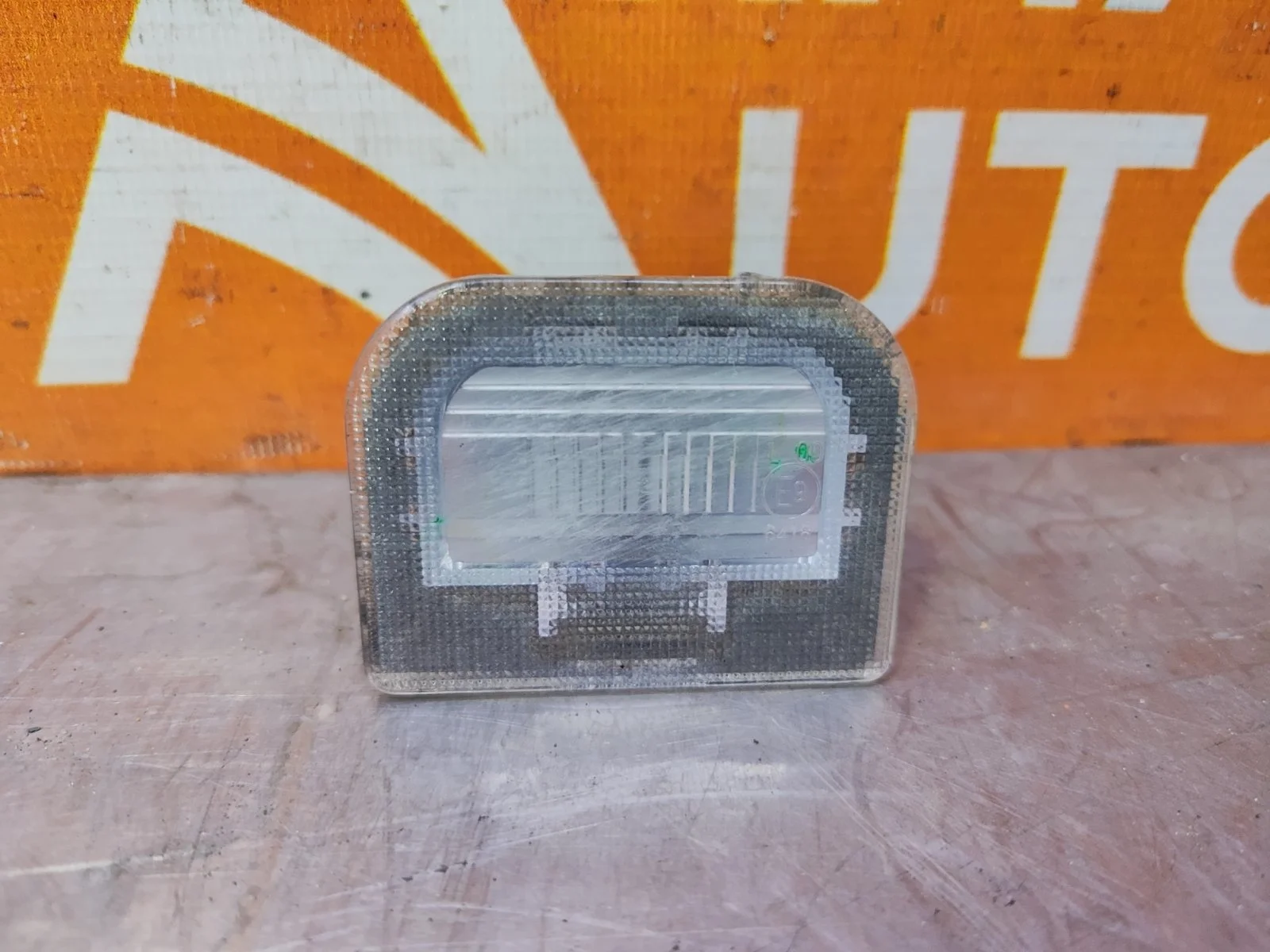 Подсветка номера Kia Optima 2015-2020 4 JF