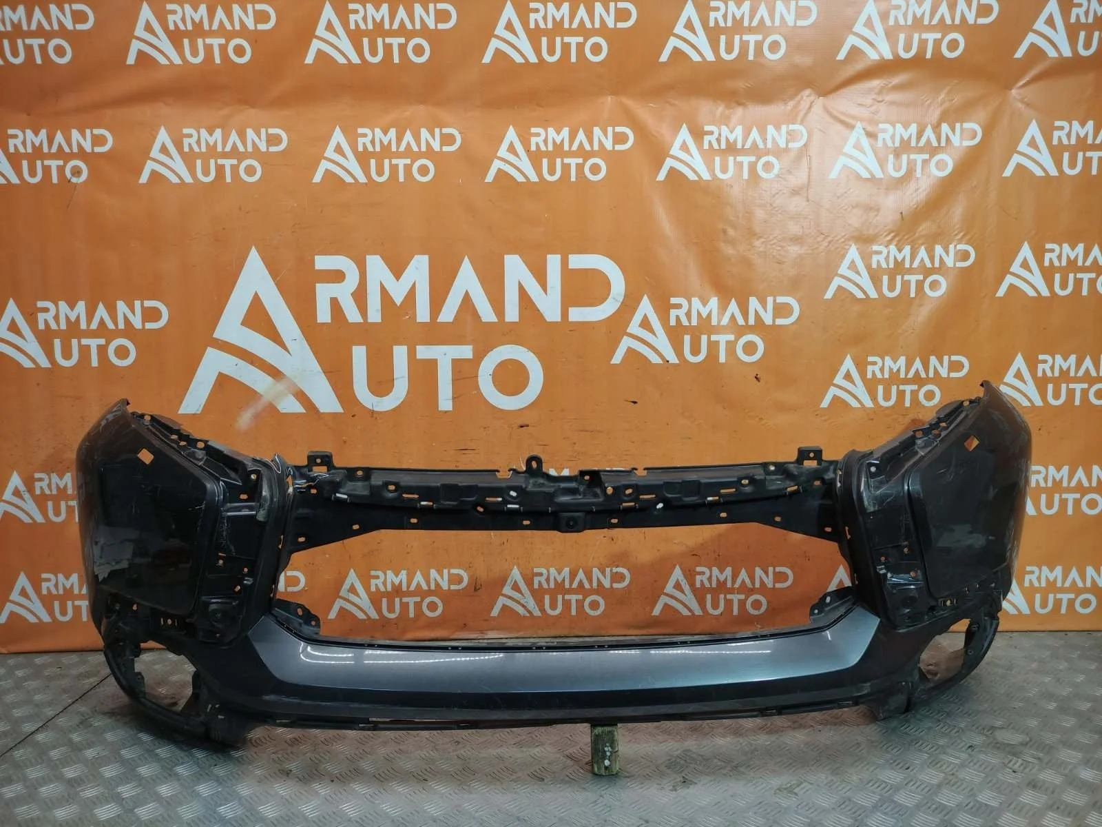 Бампер Mitsubishi Pajero Sport 2015-2021 3