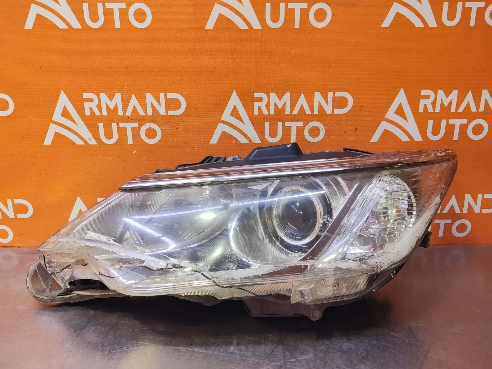 Фара Toyota Camry 2014-2017 XV50