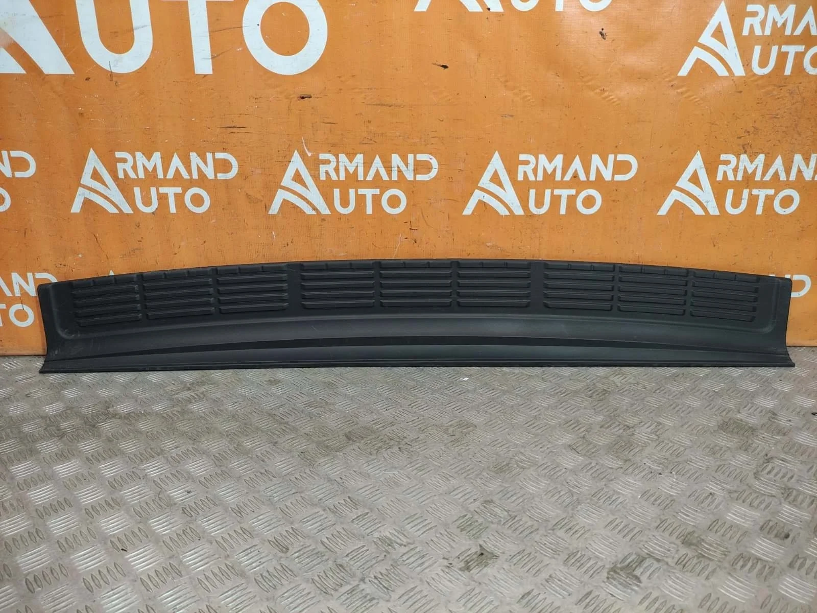 Накладка бампера верхняя Toyota Land Cruiser 2007-2021