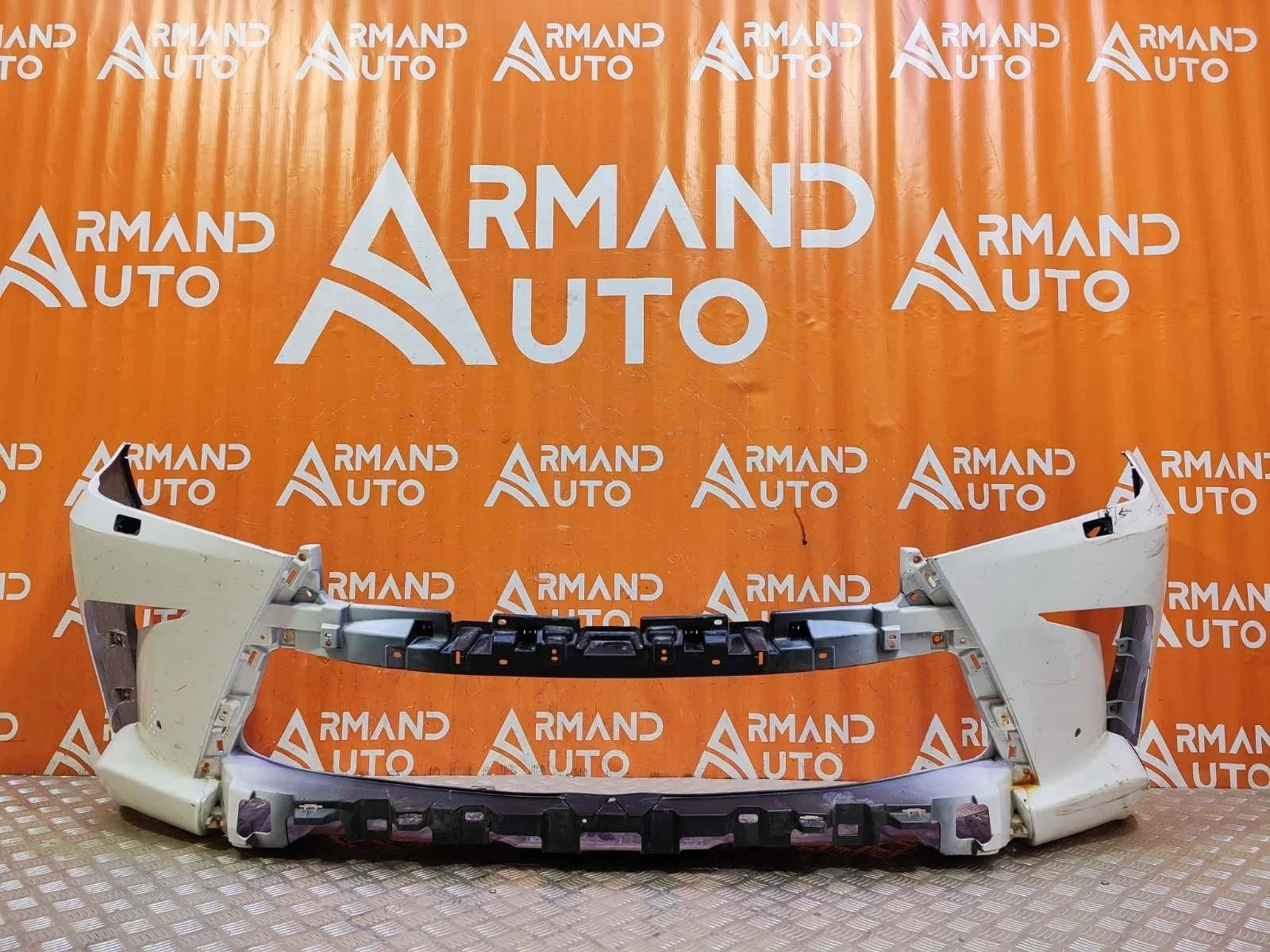 Бампер Lexus LX 2015-2023 URJ200