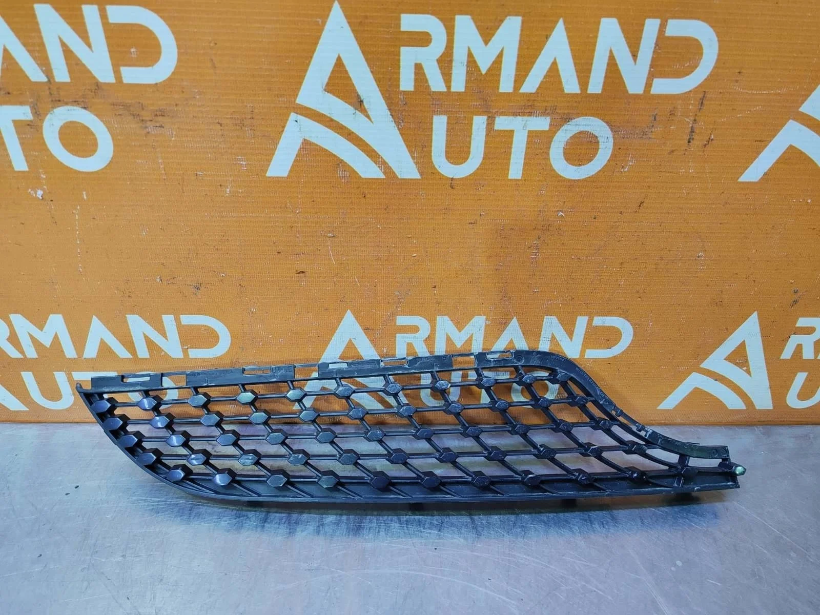 Накладка решетки радиатора нижняя Mercedes CLA-Class 2013-2016 C117 X117