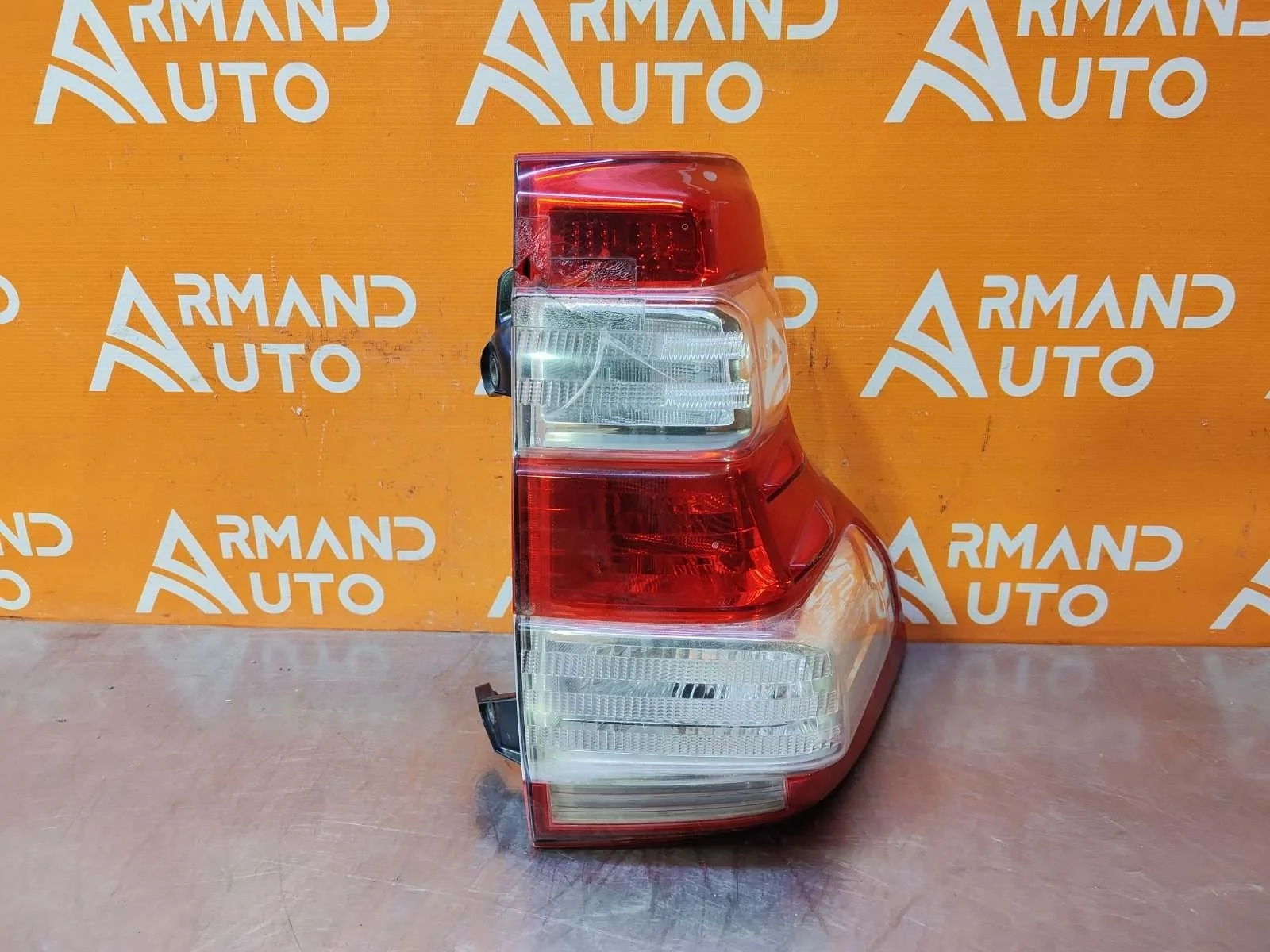 Фонарь Toyota Land Cruiser Prado 2013-2017 150