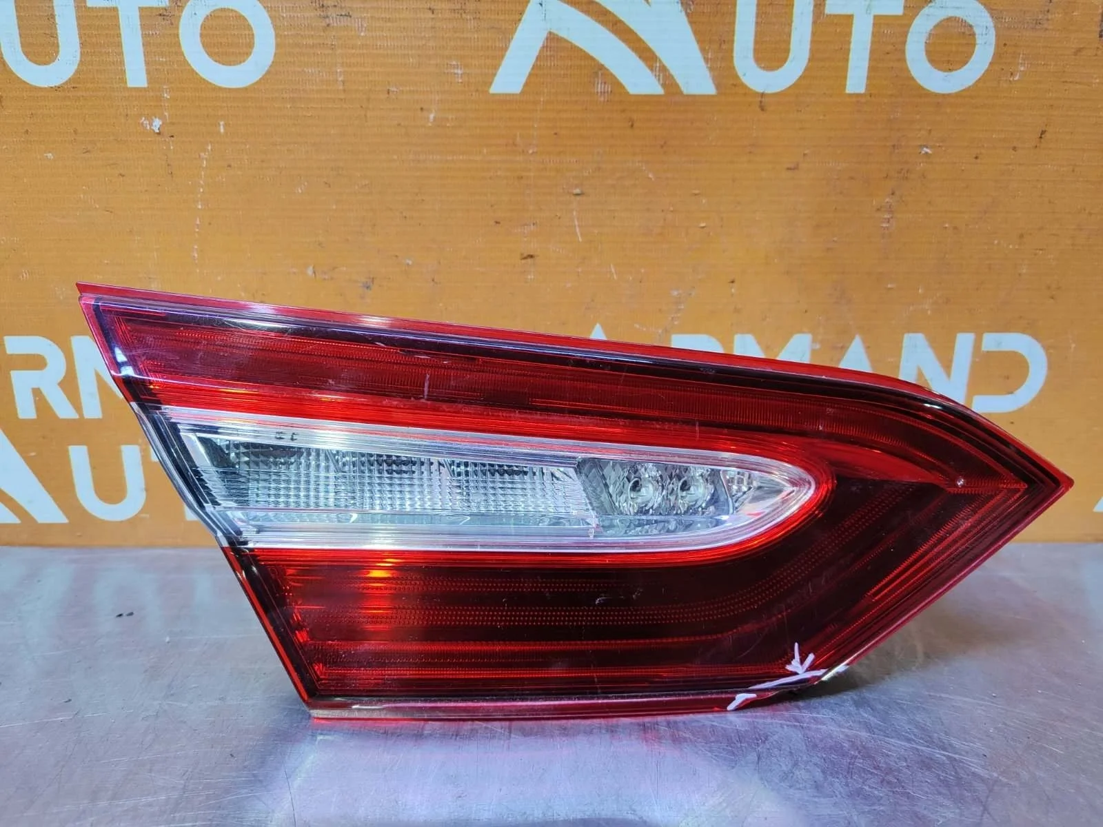 Фонарь внутренний Toyota Camry 2017-нв 8 XV70