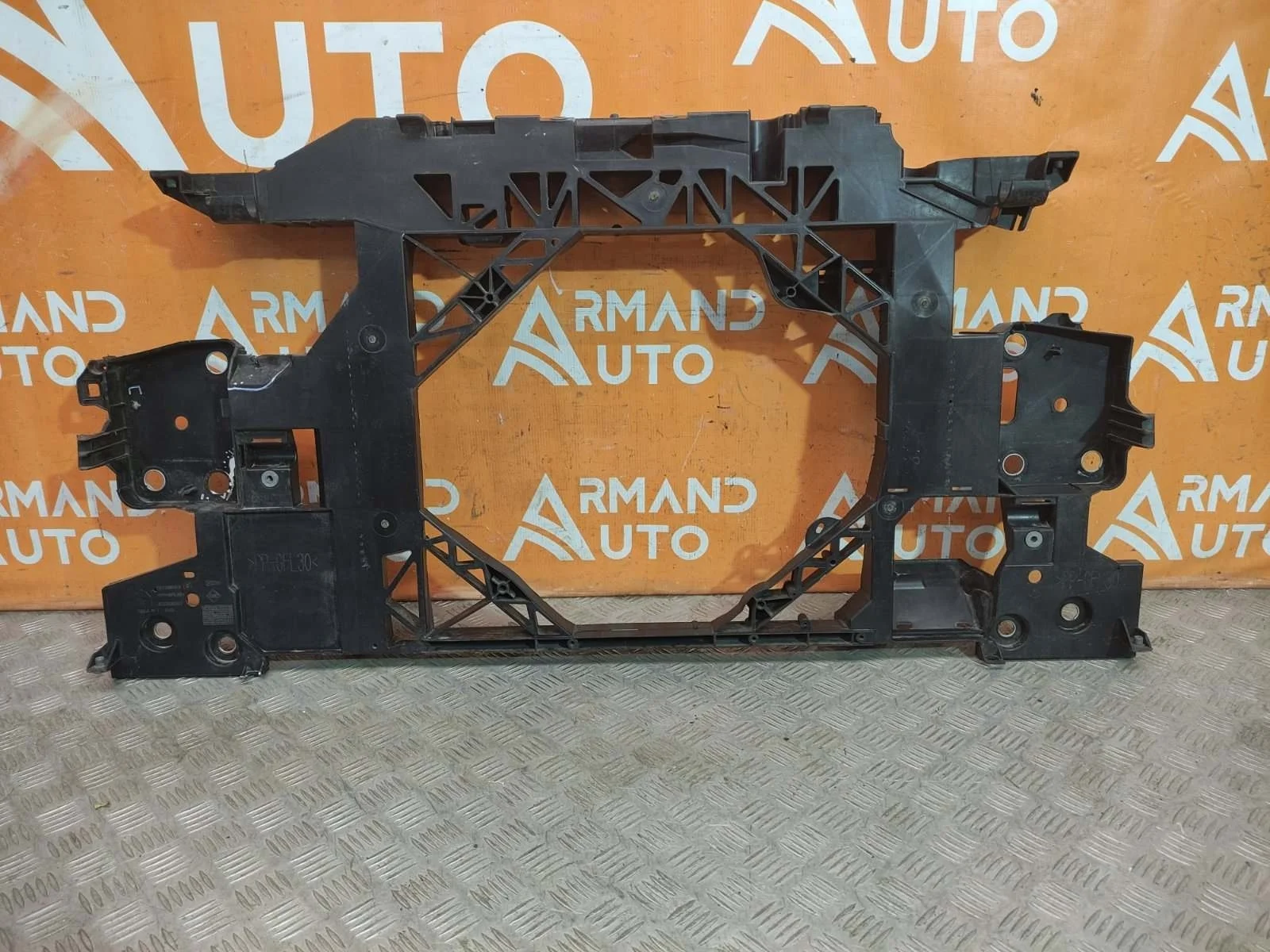 Панель передняя (суппорт радиатора) Renault Scenic 2009-2016 3