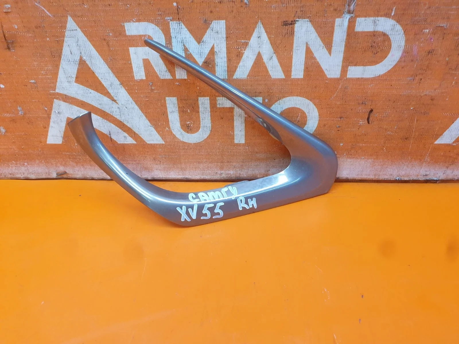 Накладка решетки в бампер Toyota Camry 2014-2017 XV50