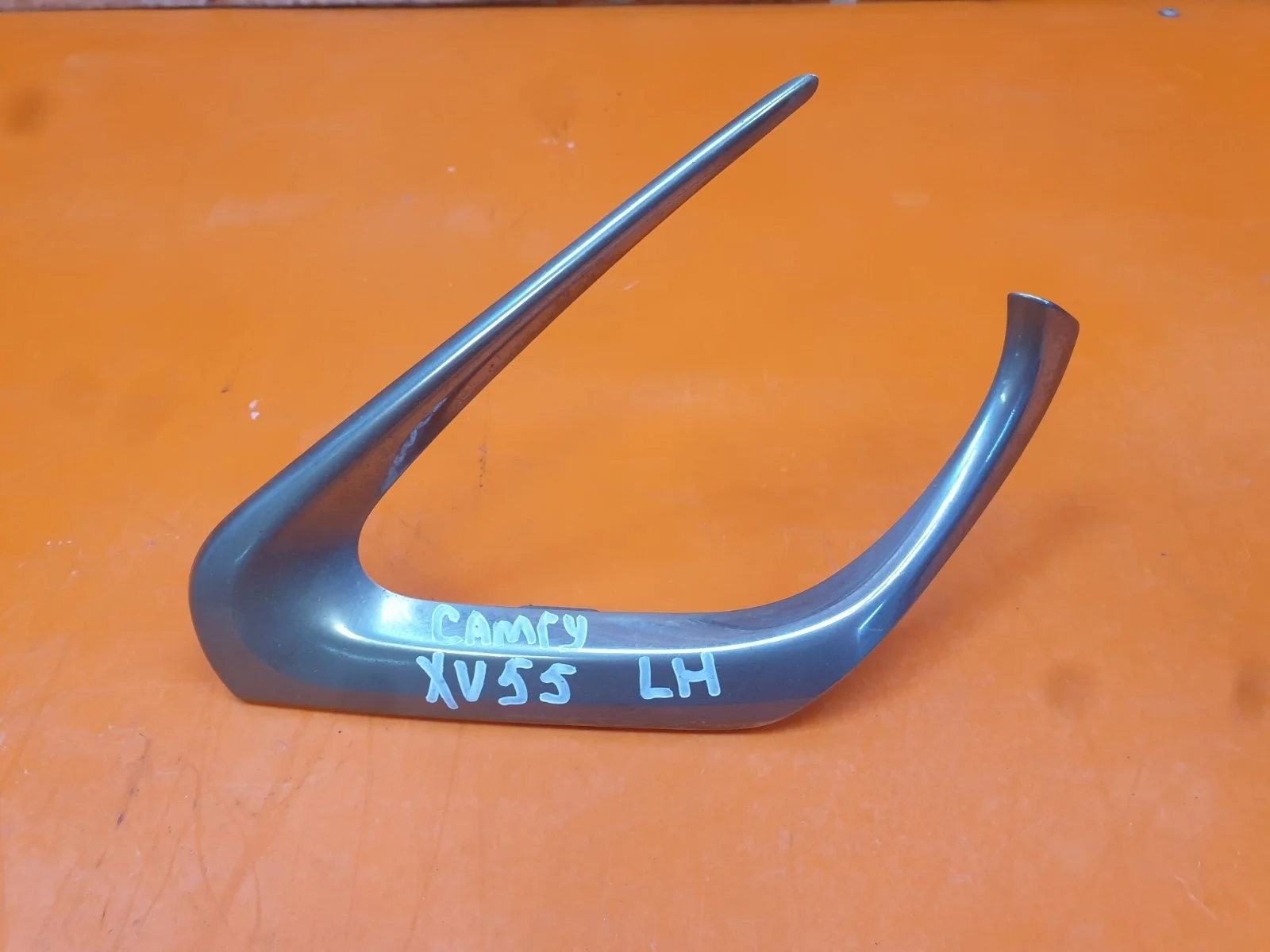 Накладка решетки в бампер Toyota Camry 2014-2017 XV50