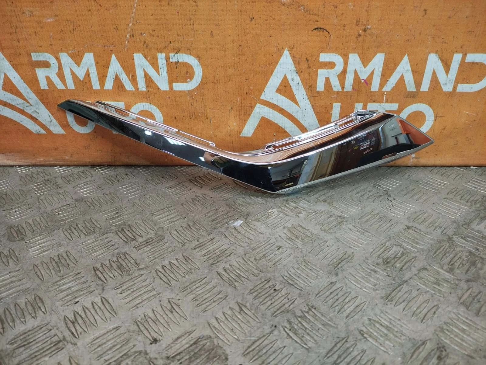 Накладка бампера Mitsubishi Outlander 2015-нв 3