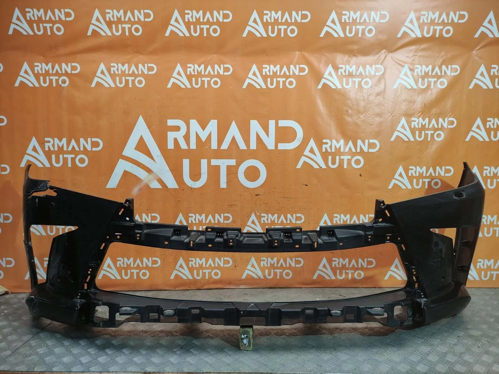 Бампер Lexus LX 2015-2023 URJ200