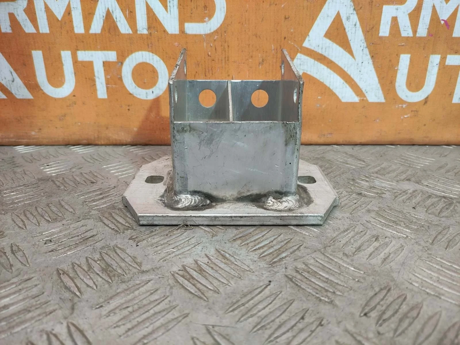 Кронштейн усилителя бампера BMW X4 2014-2018 F26