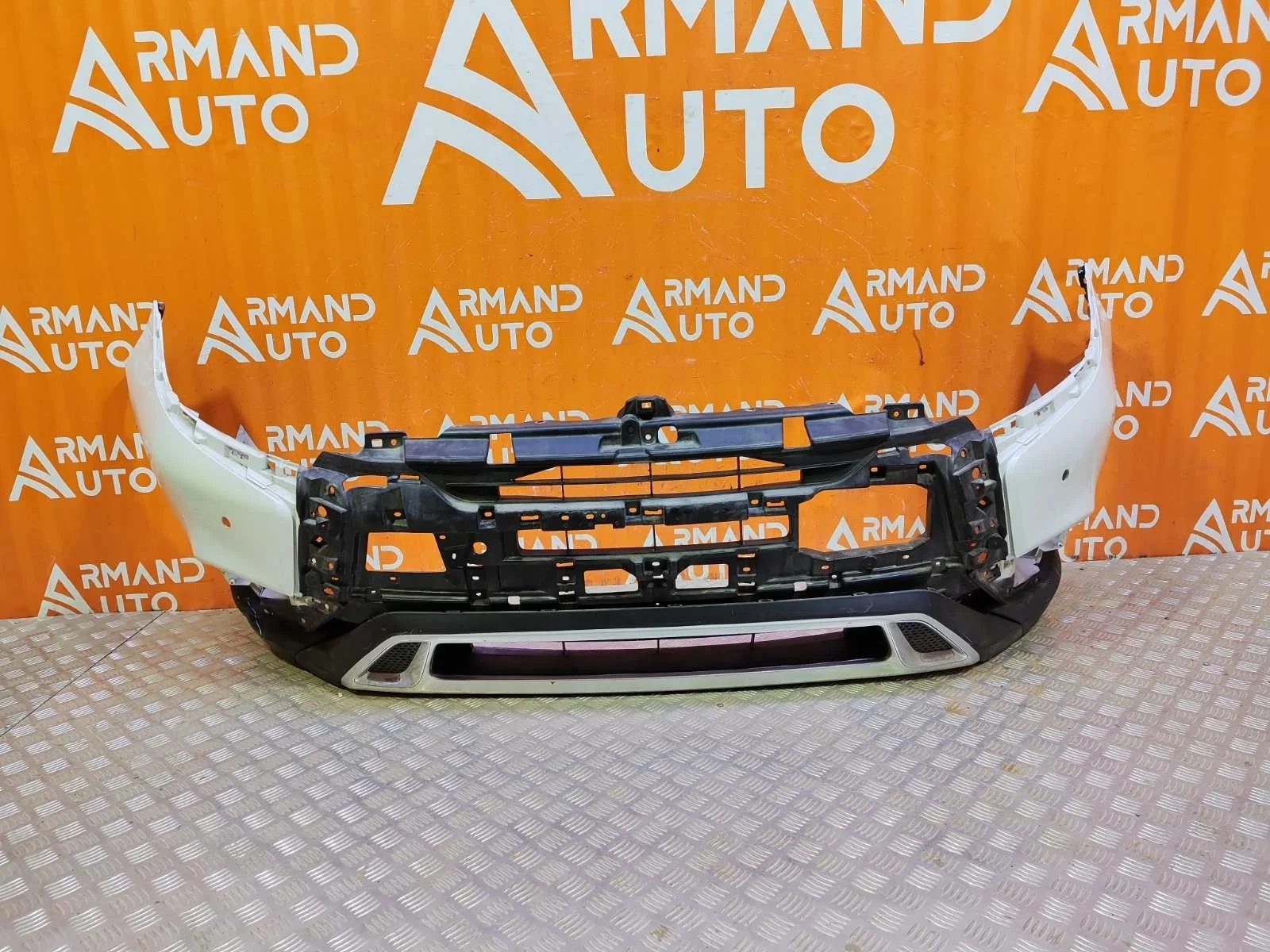 Бампер Mitsubishi Outlander 2018-нв 3