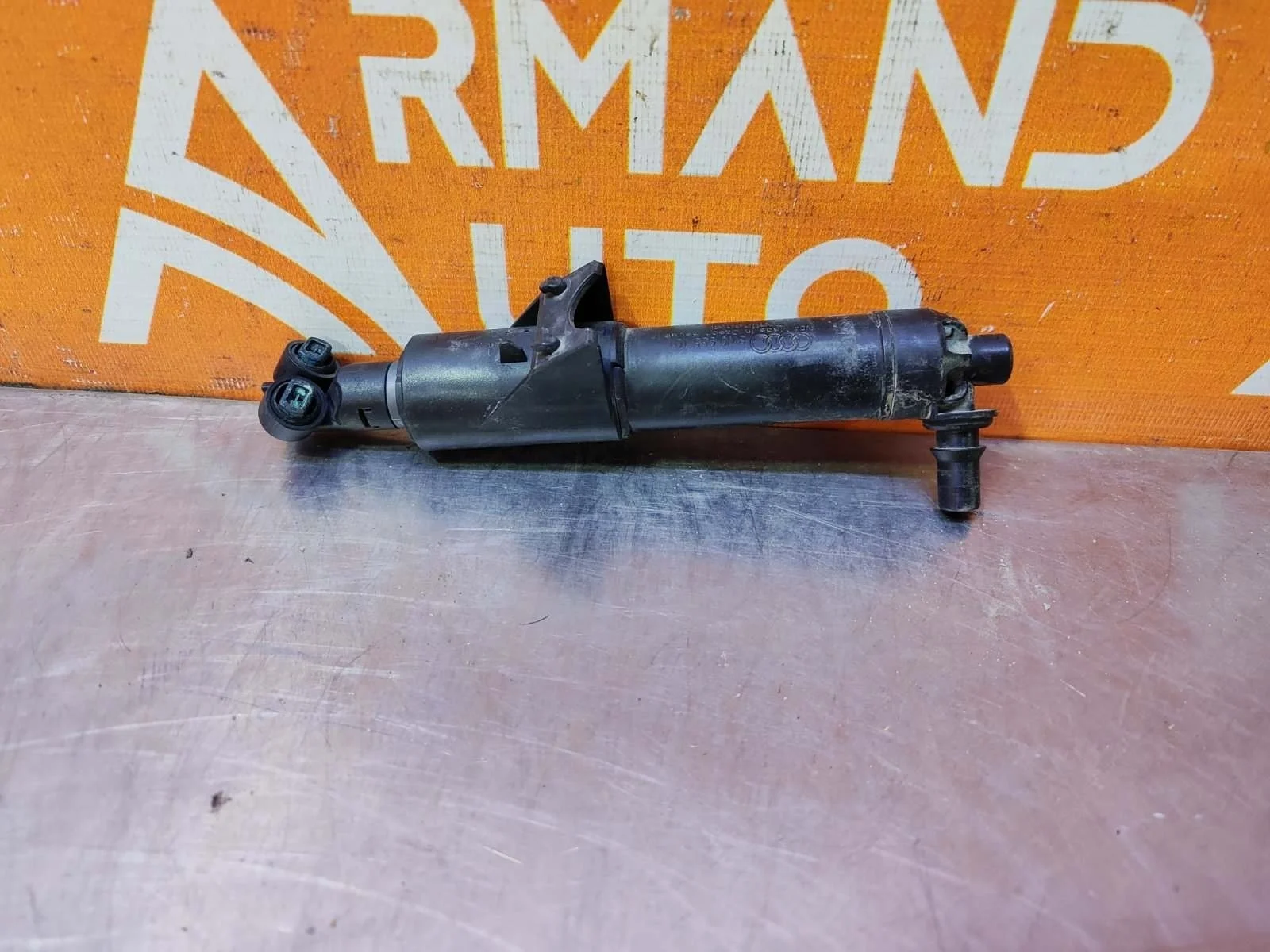 Форсунка фароомывателя Audi A4 2015-2020 B9