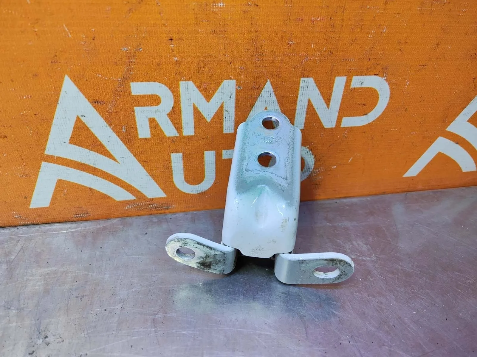 Петля двери нижняя Kia Rio 2017-нв 4 FB