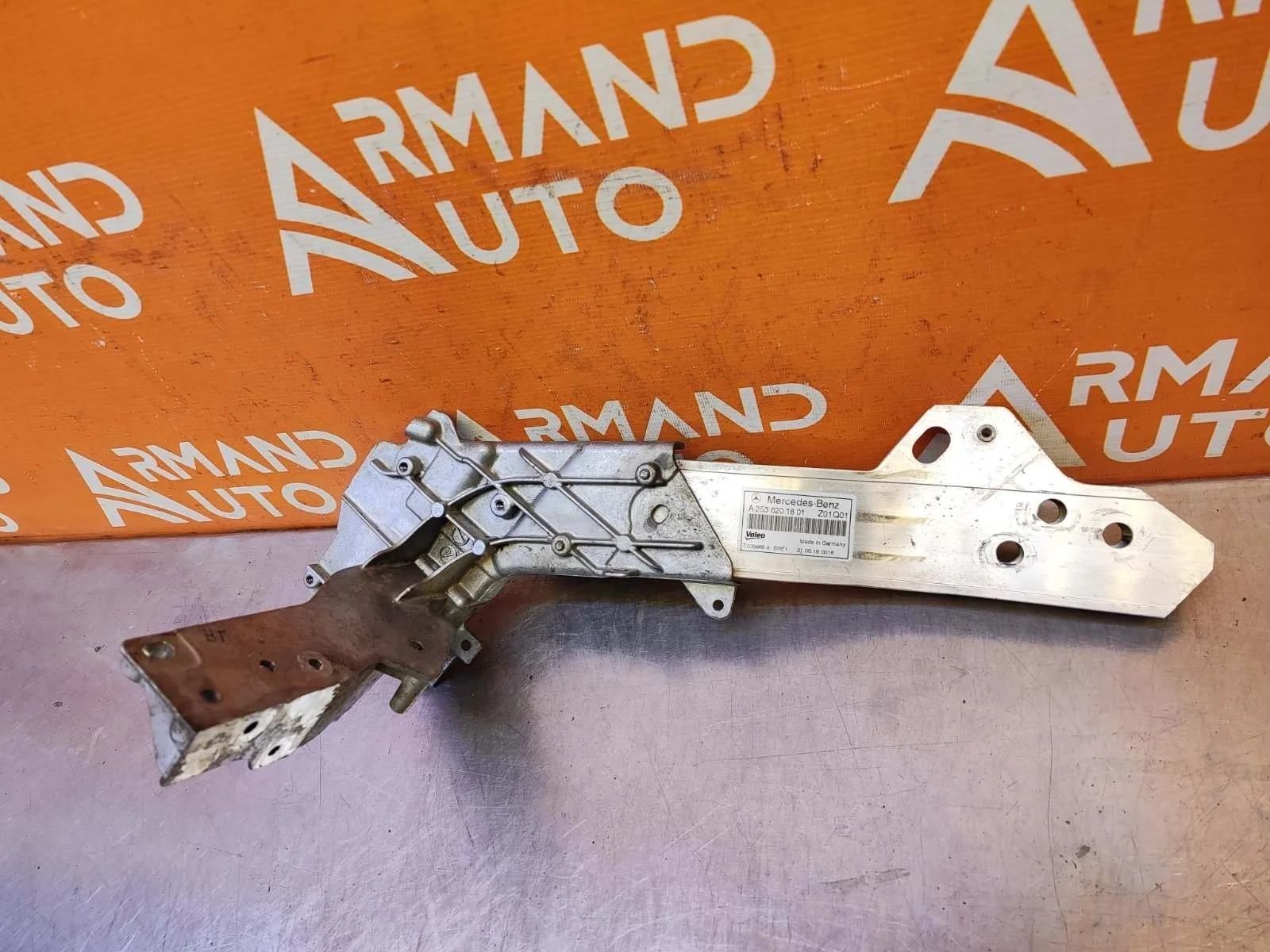 Кронштейн панели передней Mercedes GLC-Class 2015-нв X253