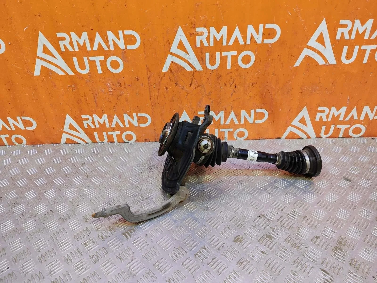 Кулак поворотный Mercedes GLA-Class 2013-2020 X156