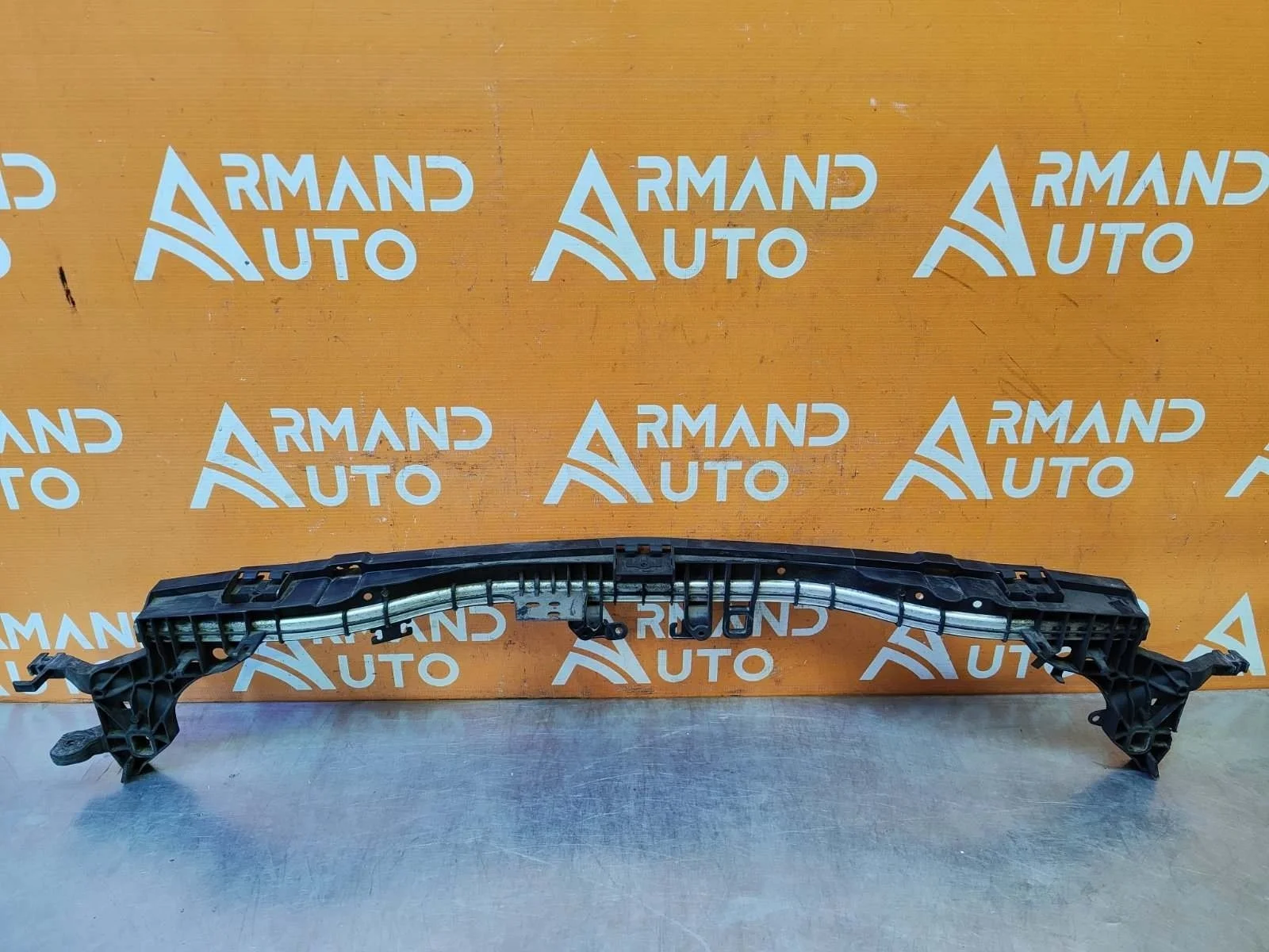 Кронштейн радиатора верхний Mercedes -Class 2016-нв W213, S213, C238