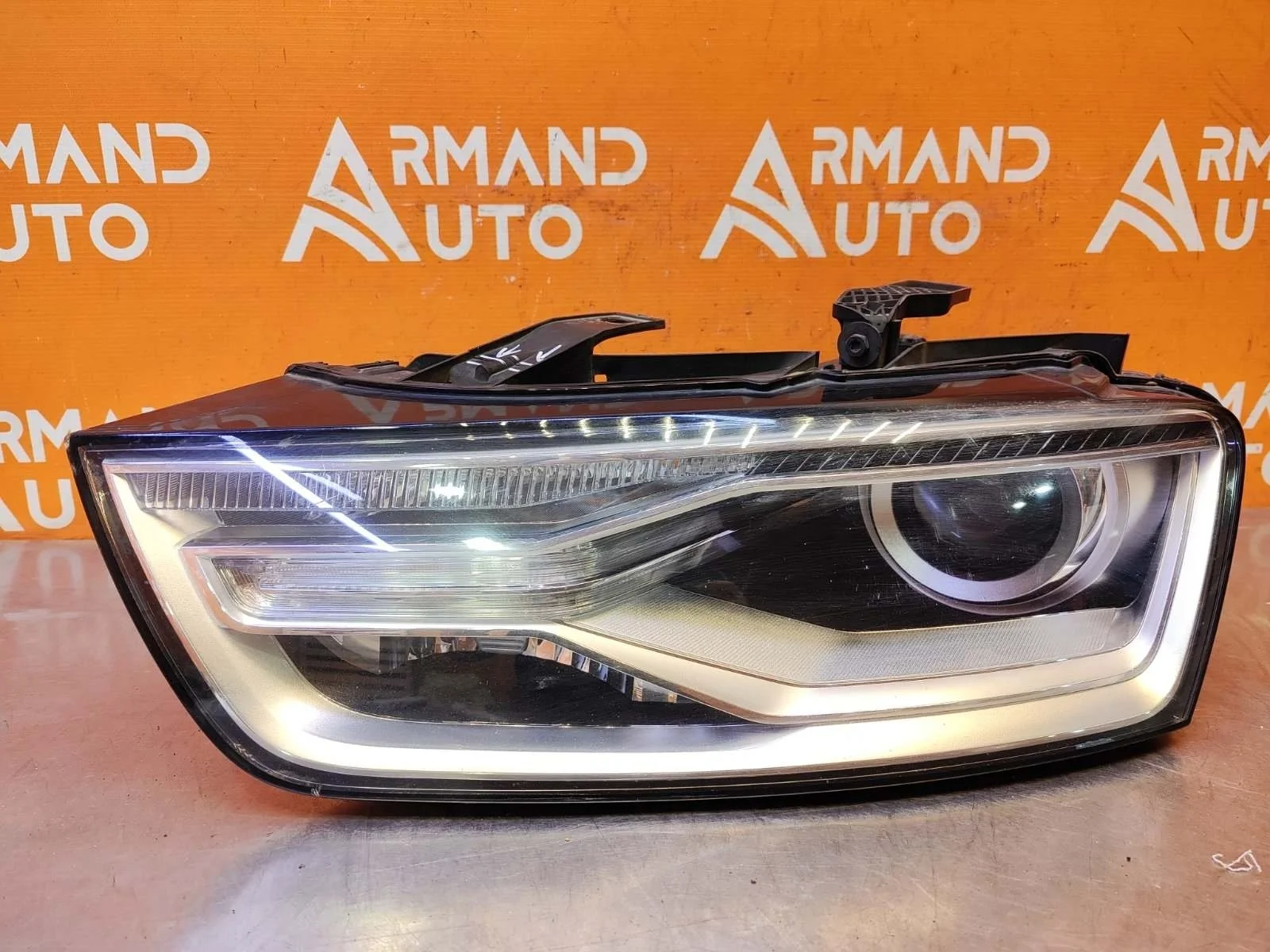Фара Audi Q3 2014-2018 8U