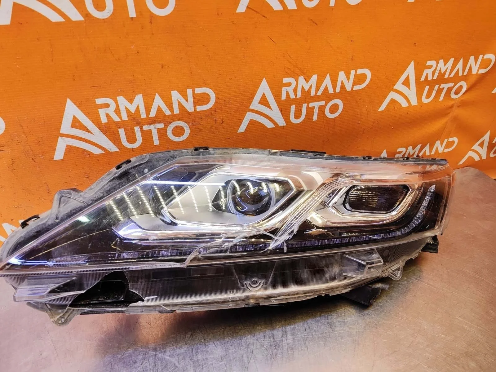 Фара Mitsubishi Eclipse Cross 2017-нв