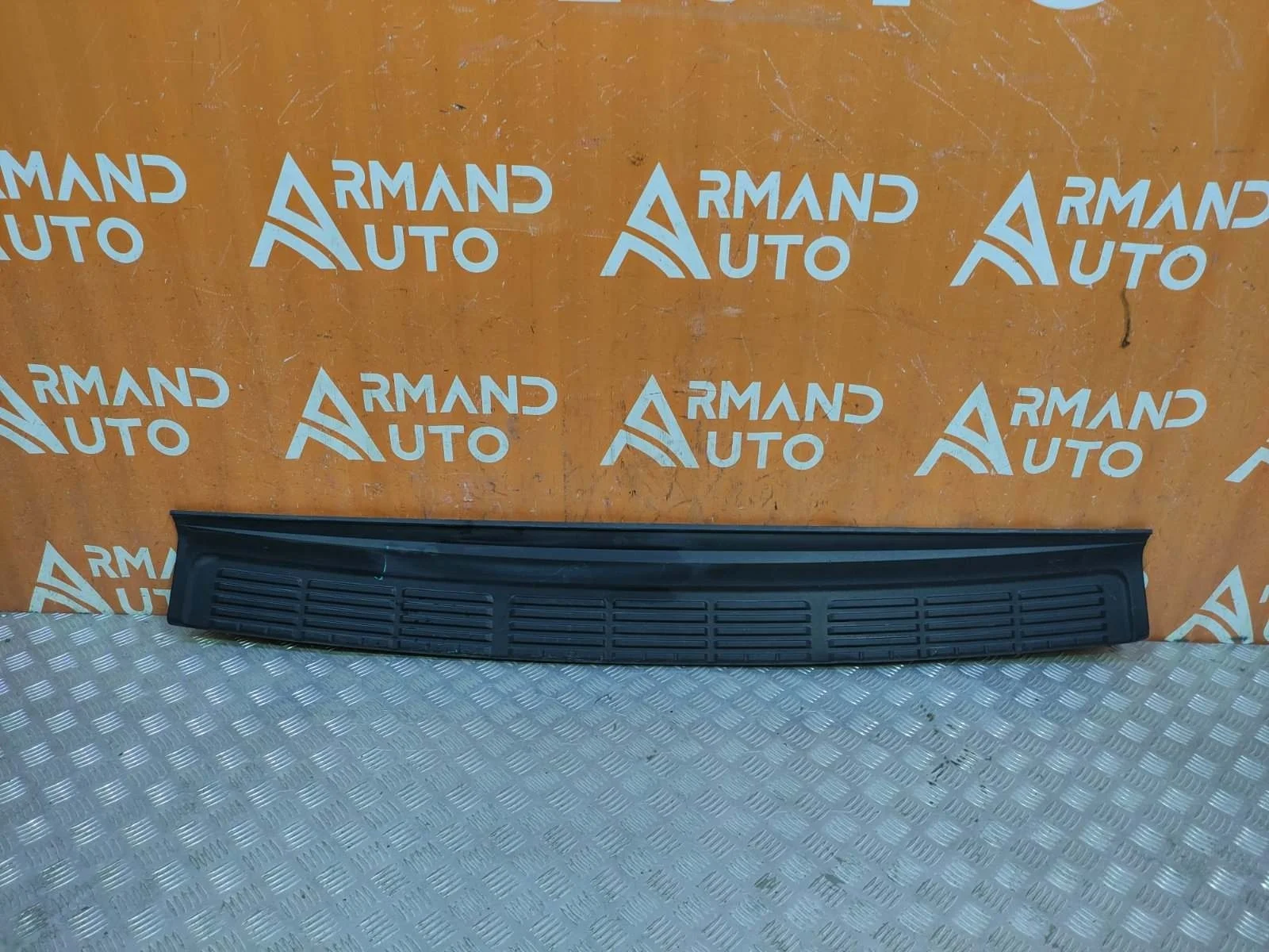 Накладка бампера верхняя Toyota Land Cruiser 2007-2021