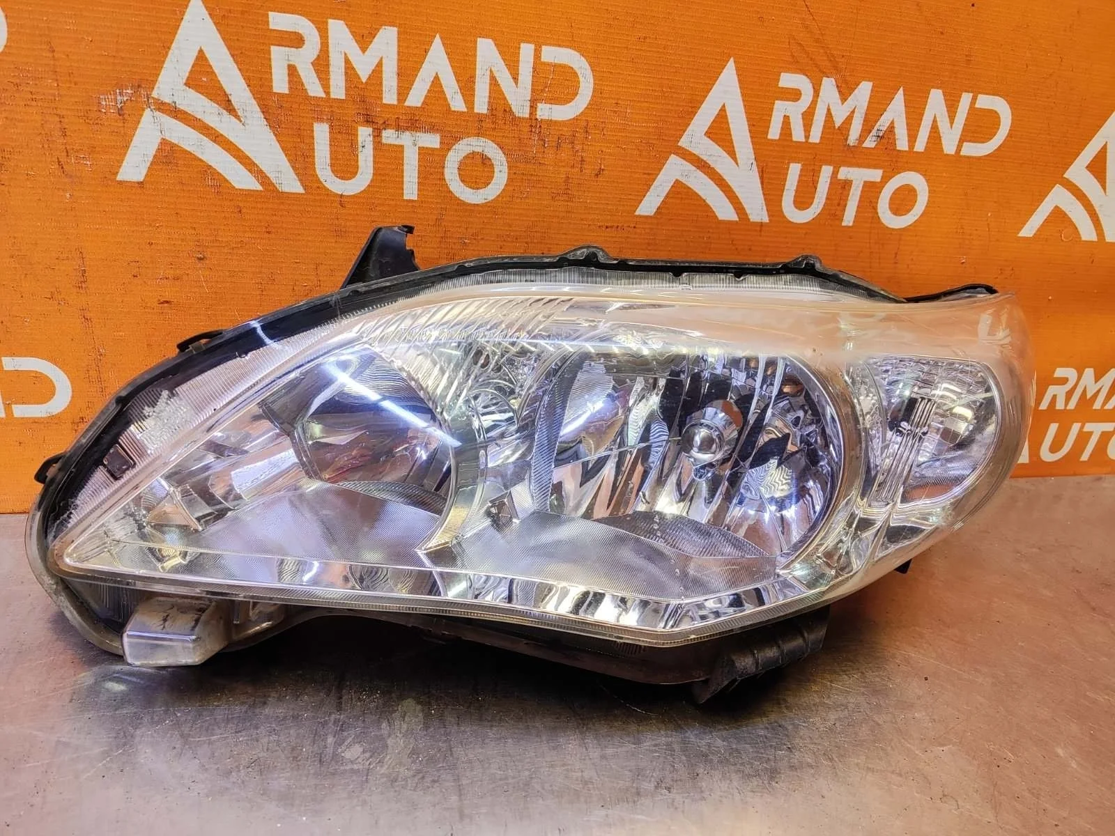 Фара Toyota Corolla 2010-2013 E140 E150