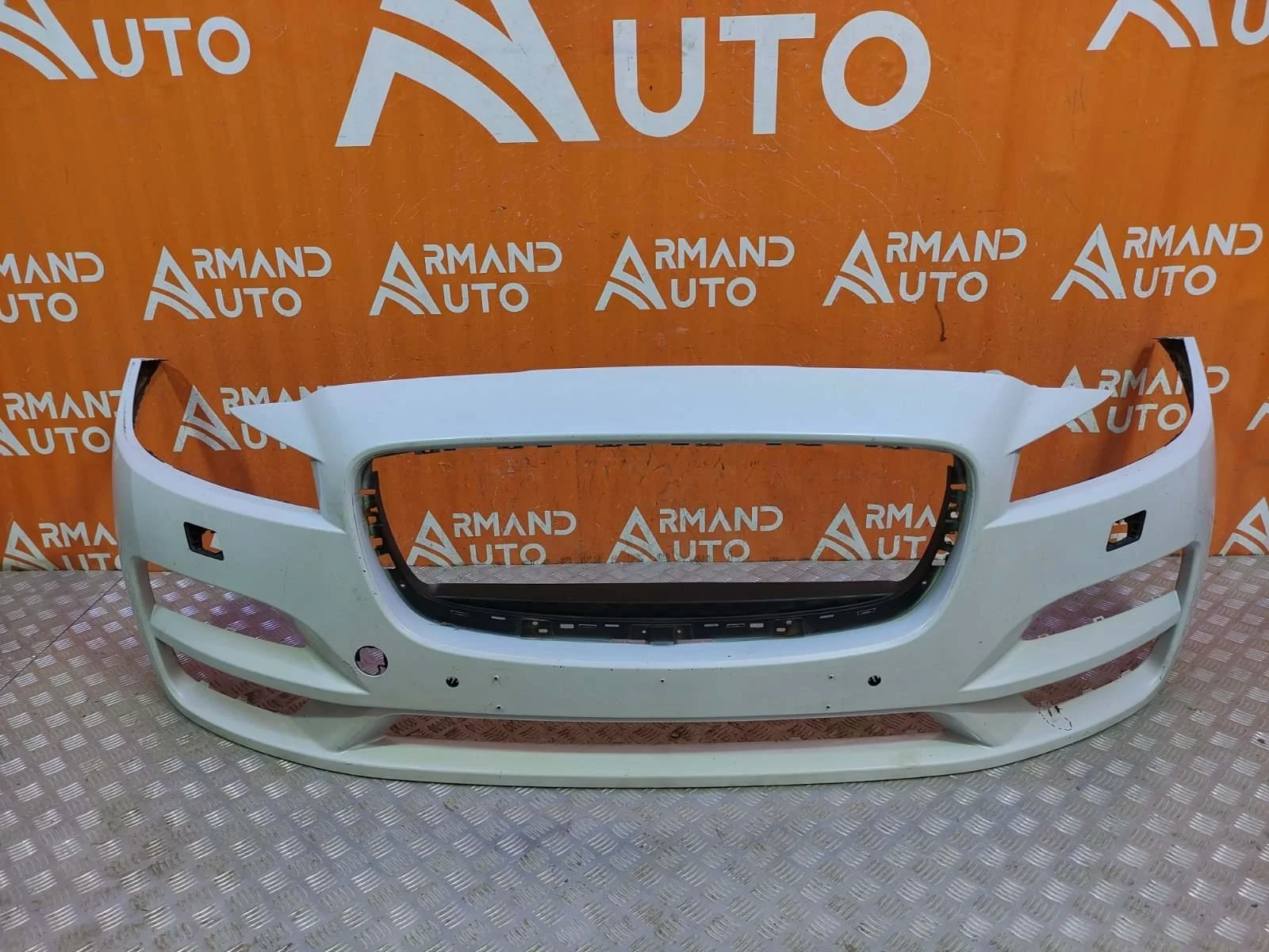 Бампер Jaguar F-Pace 2016-2020