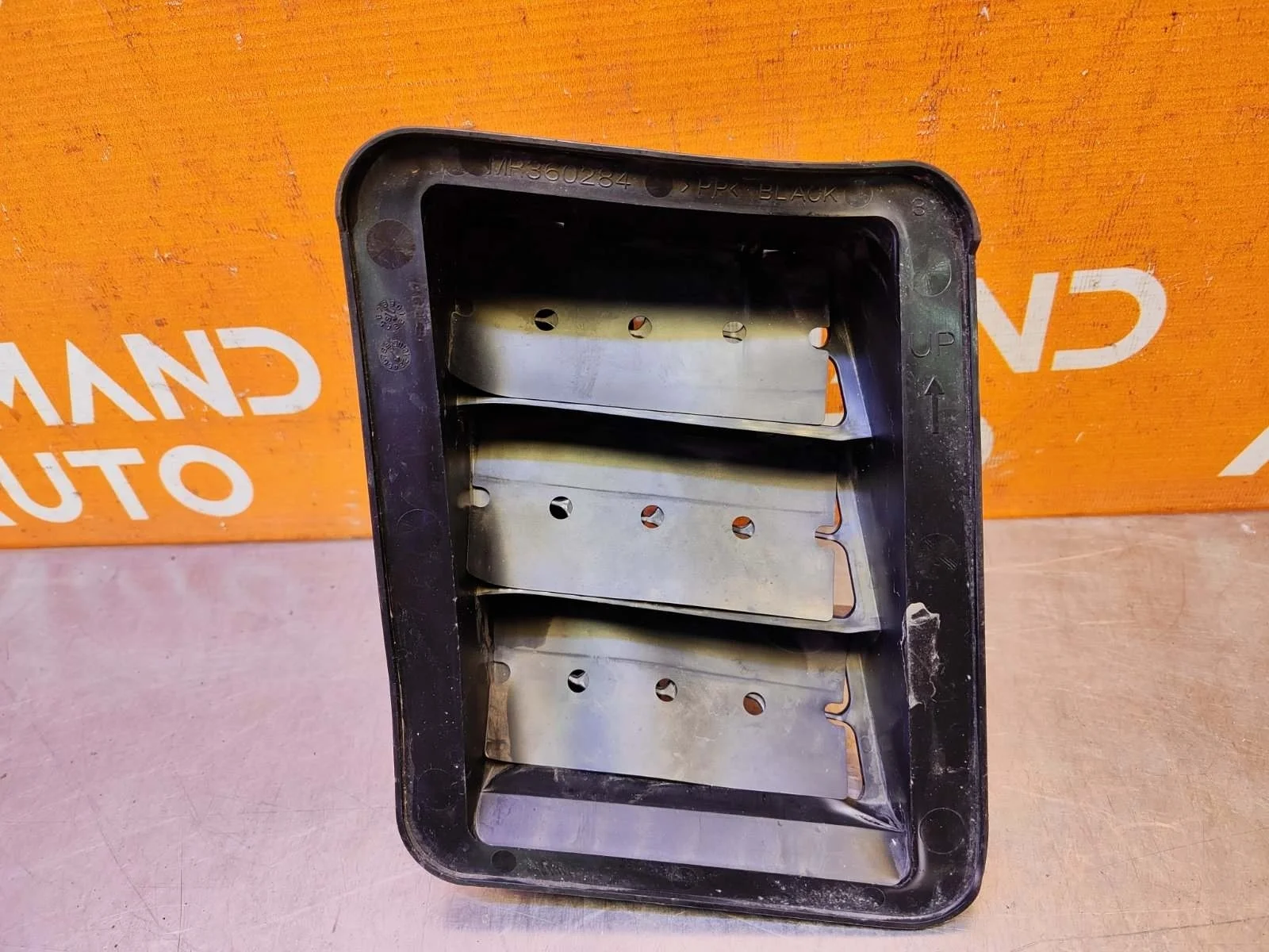 Решетка вентиляционная багажника Mitsubishi Lancer 2007-2017 10