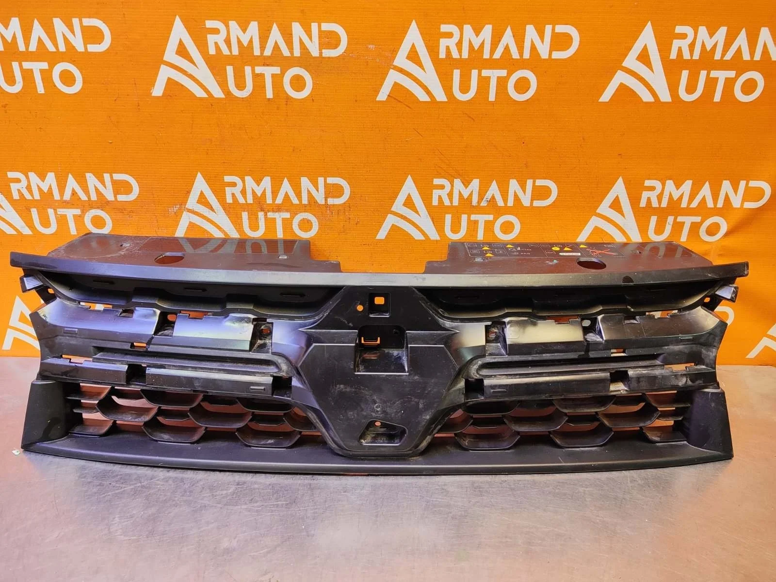 Решетка радиатора Renault Duster 2015-2021