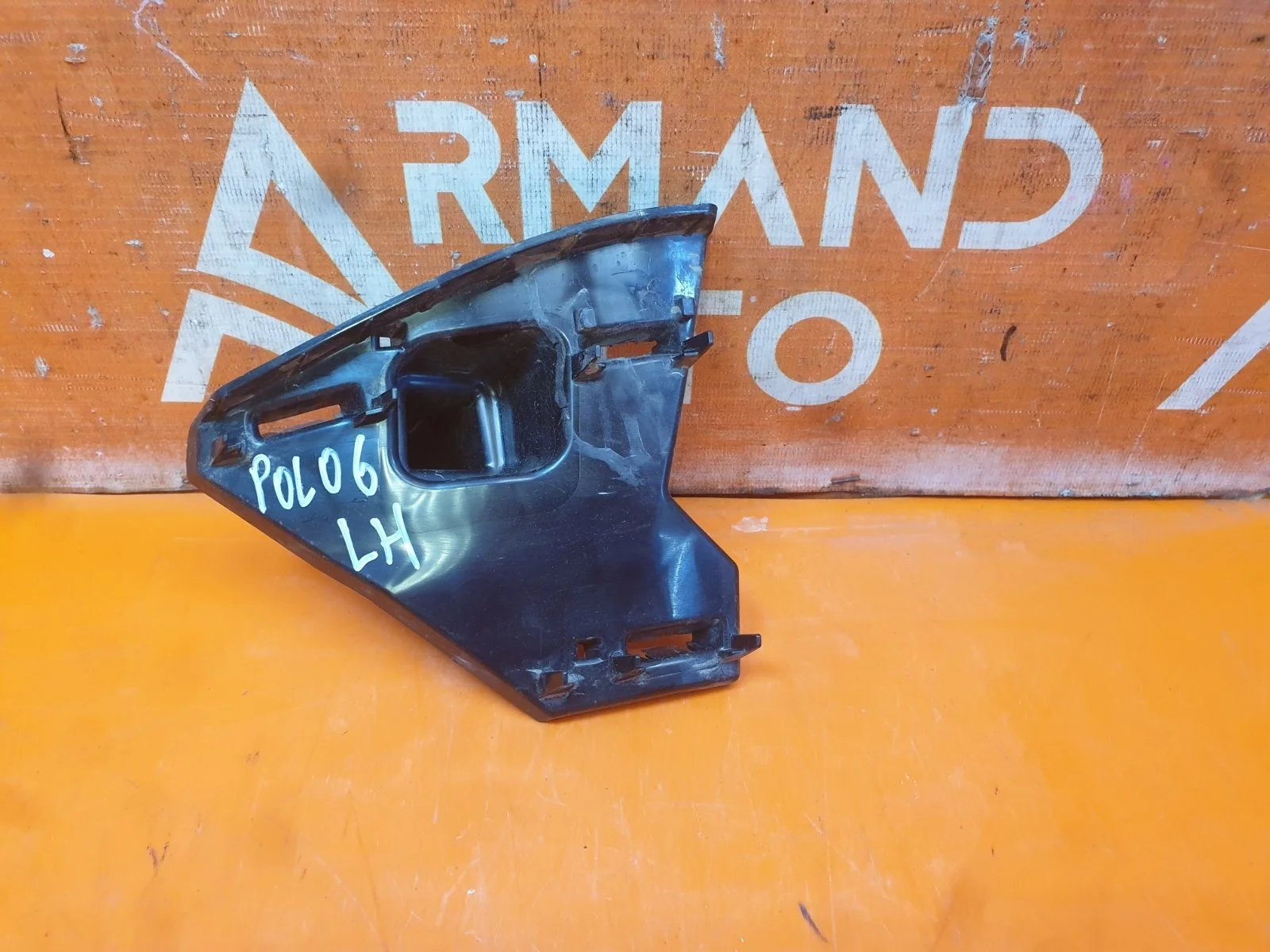 Кронштейн решетки радиатора Volkswagen Polo 2020-нв 6