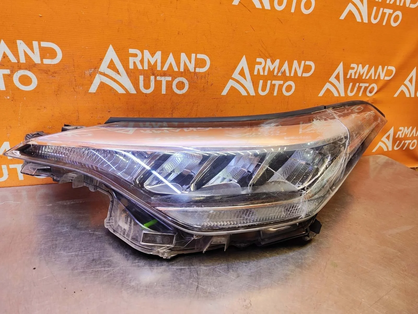 Фара Toyota C-HR 2019-нв