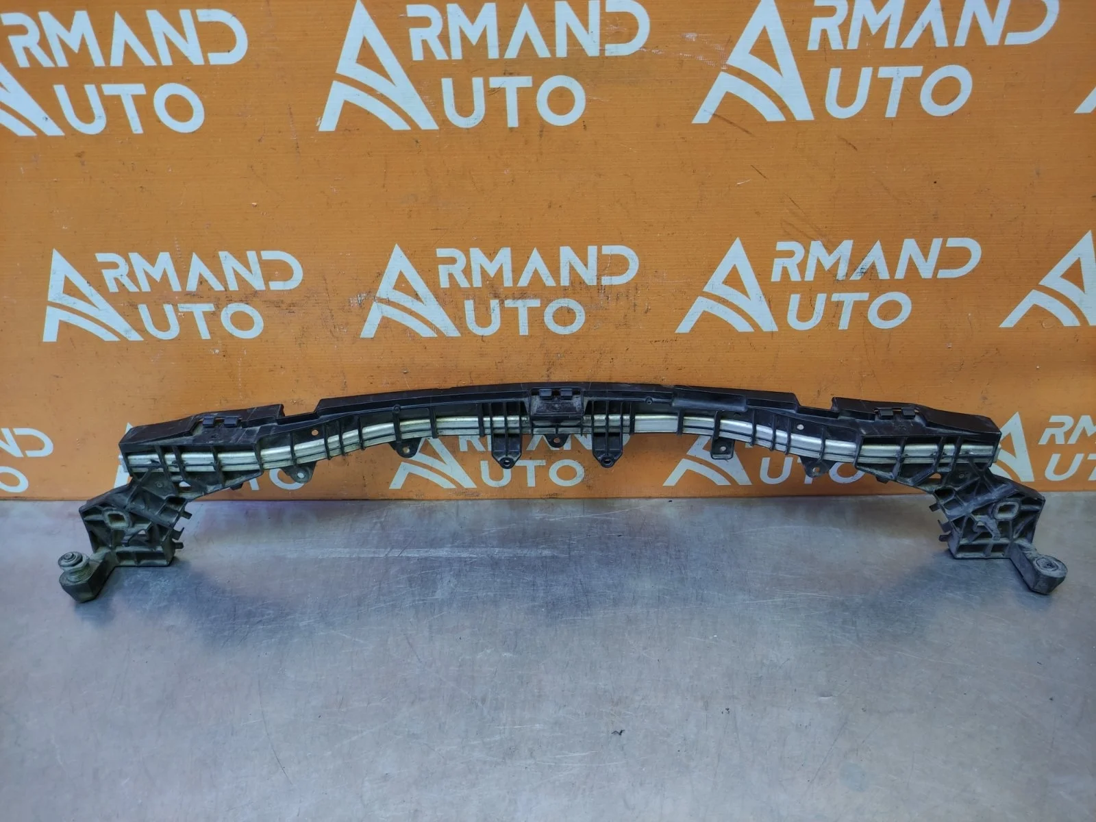 Кронштейн радиатора Mercedes -Class 2014-2021 W205