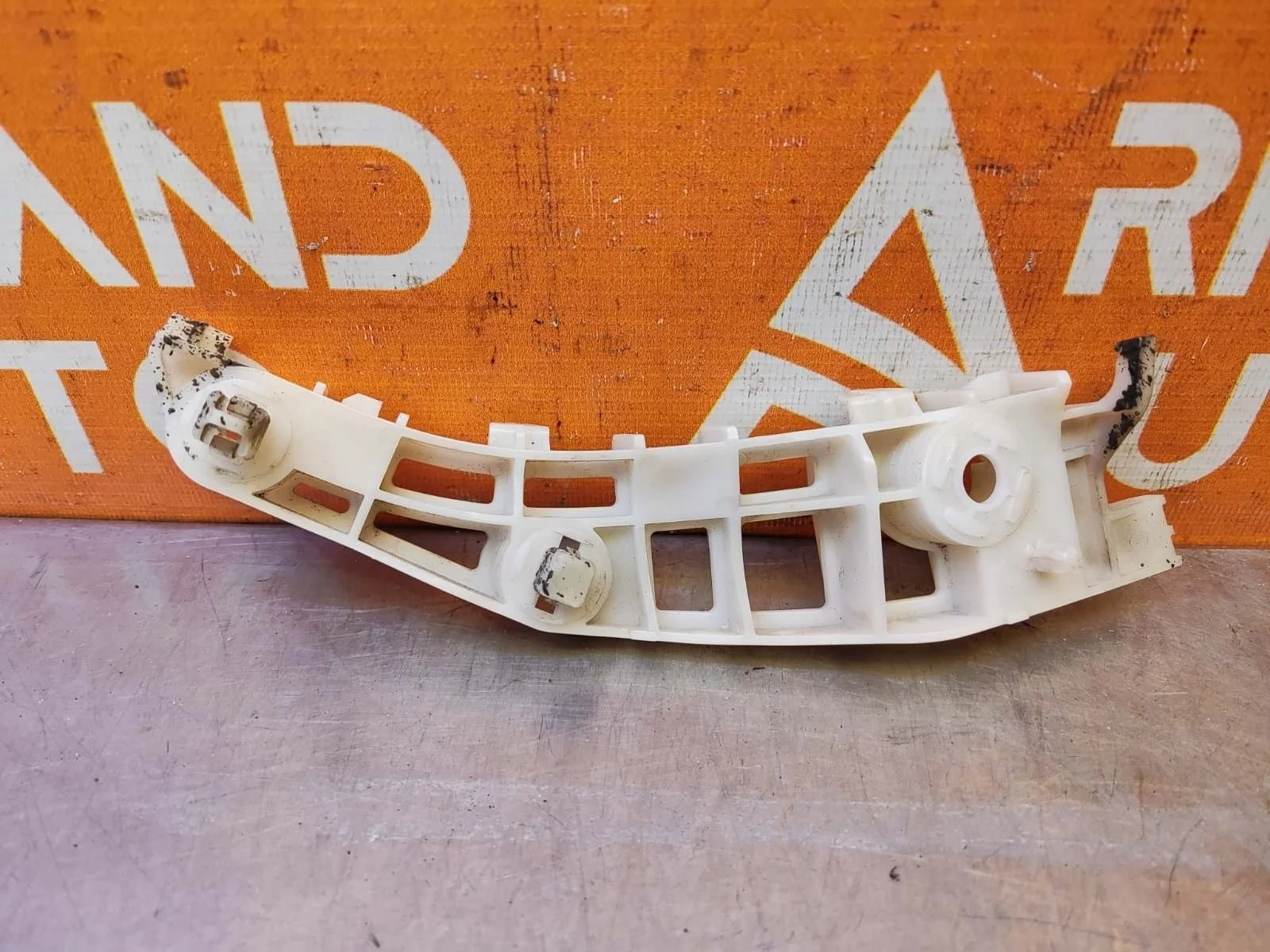 Кронштейн бампера Mitsubishi Outlander 2015-нв 3