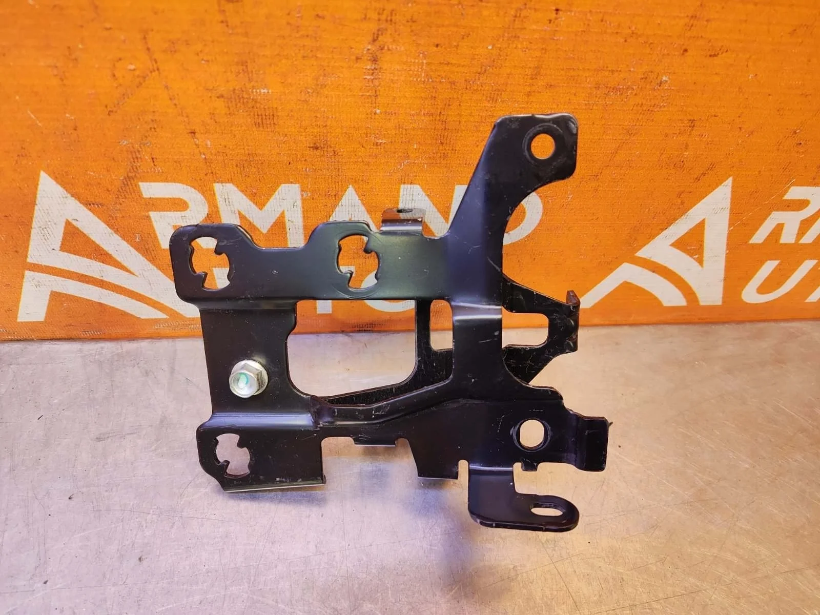 Кронштейн датчика круиз контроля MItsubishi Pajero Sport 2015-нв 3