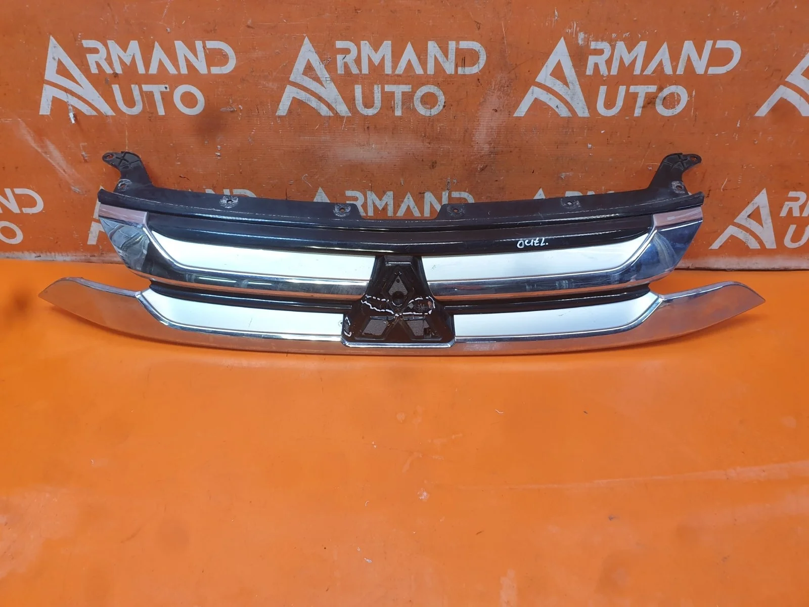 Решетка радиатора Mitsubishi Outlander 2015-2018 3