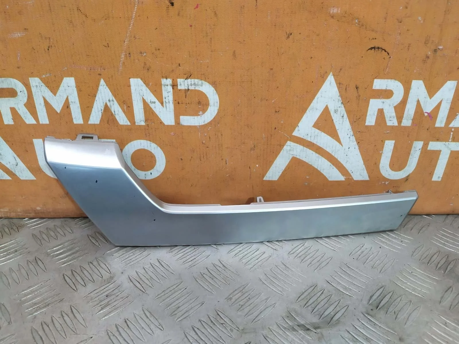 Накладка решетки радиатора верхняя Mitsubishi Outlander 2018-нв 3