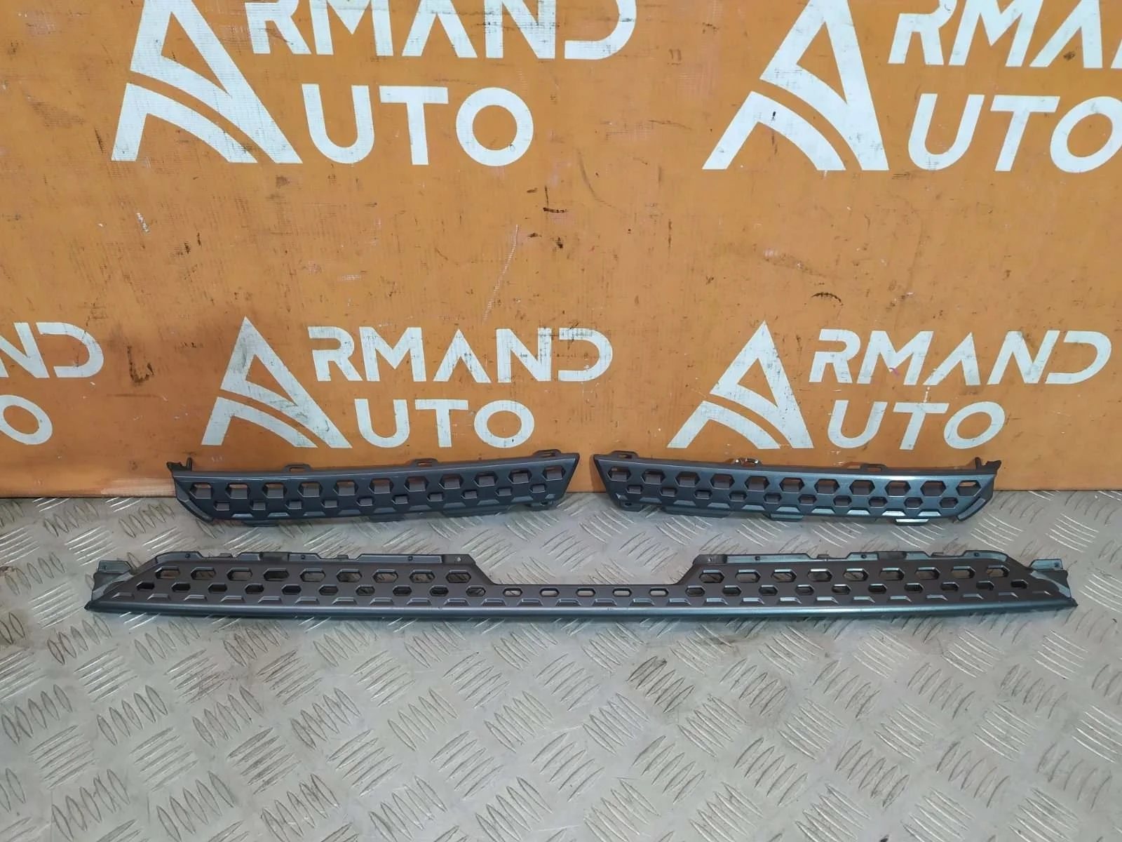 Накладка решетки радиатора нижняя Mitsubishi Outlander 2018-нв 3