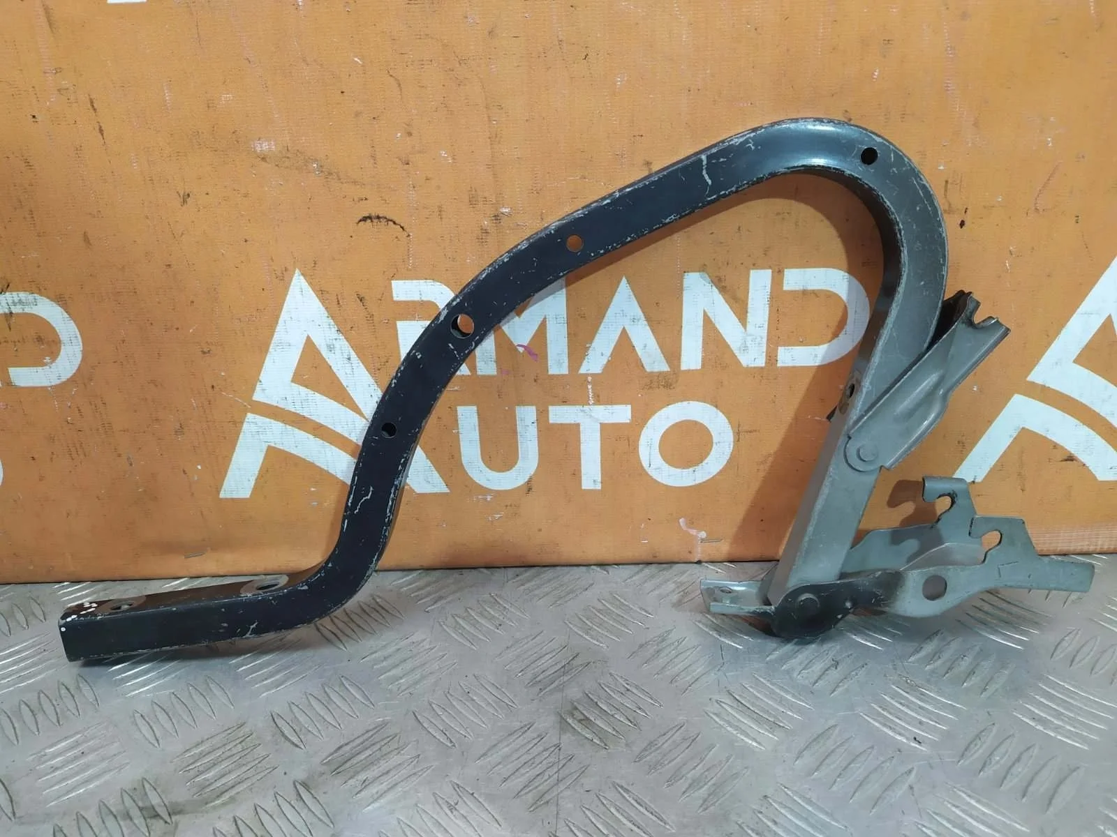 Петля крышки багажника Hyundai Solaris 2010-2017