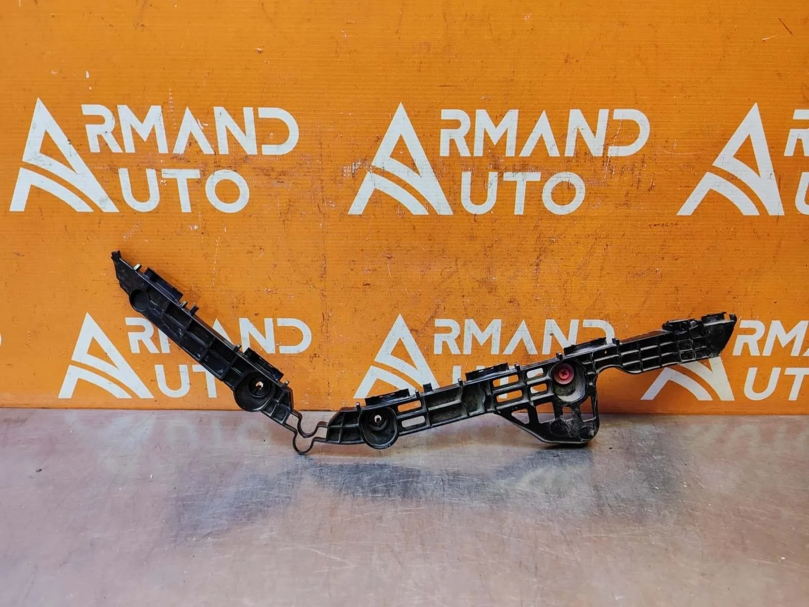 Кронштейн бампера Toyota Camry 2017-нв 8 XV70